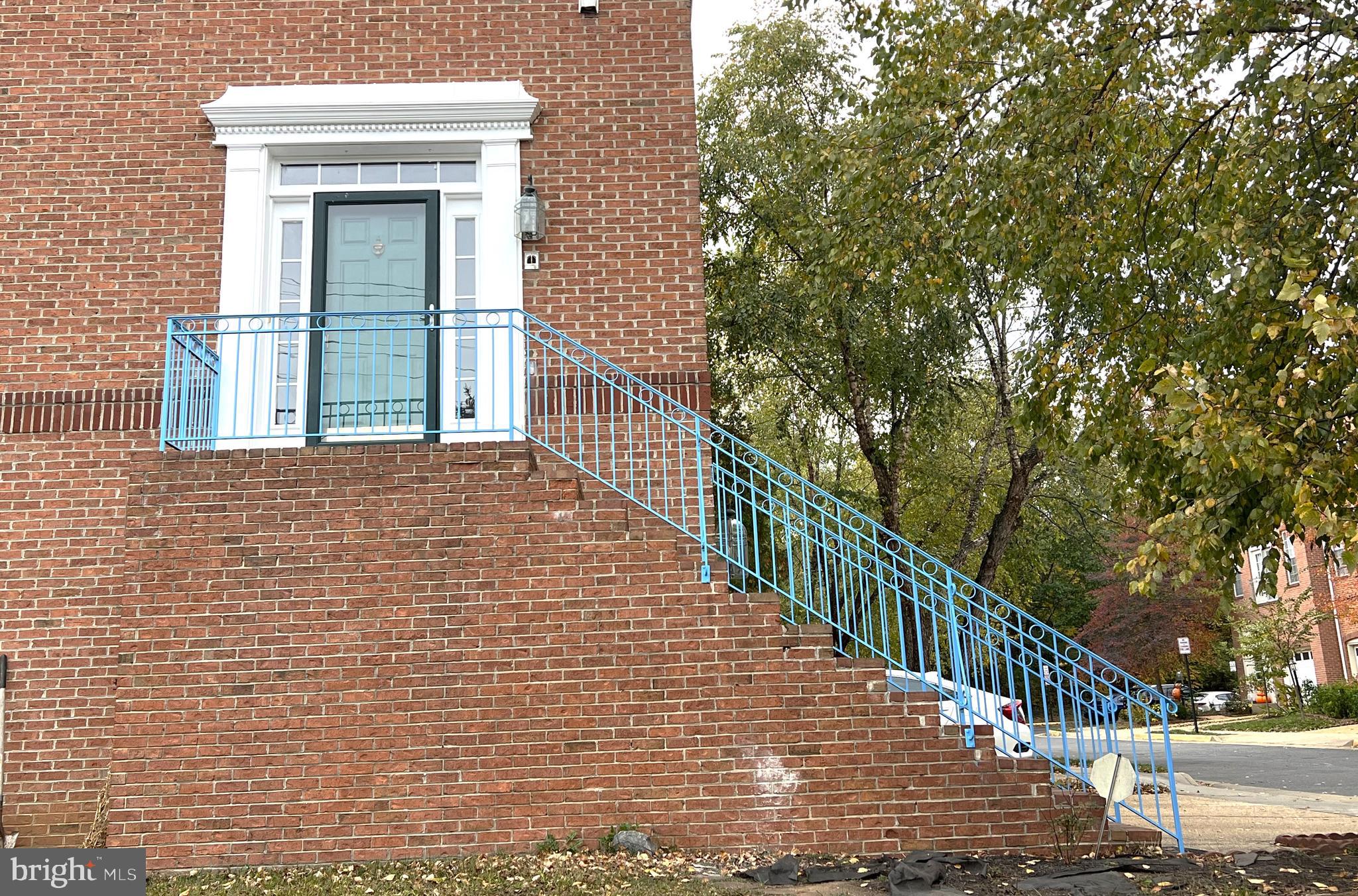 SQUIRREL HILL - Residential Lease