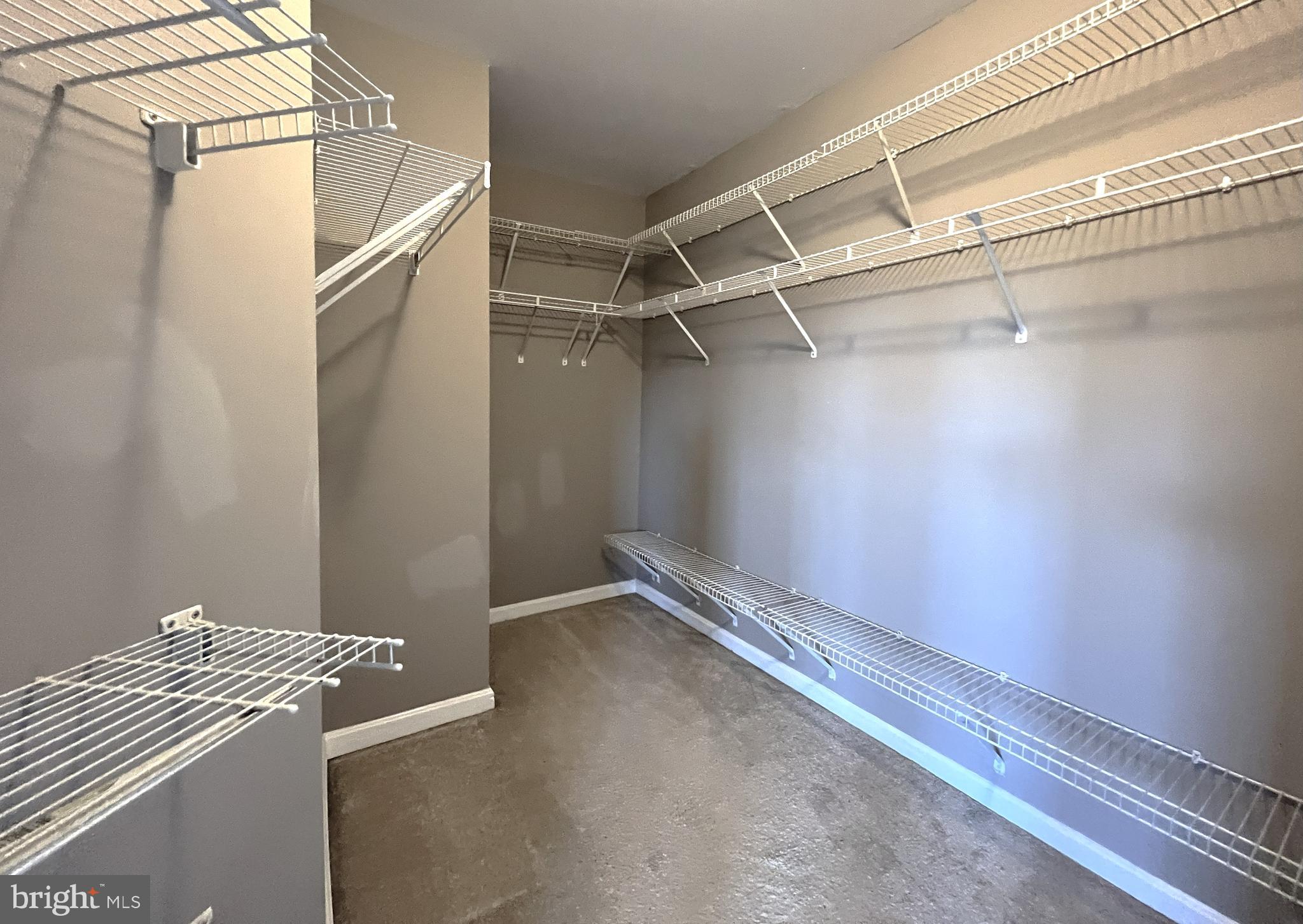 SQUIRREL HILL - Residential Lease