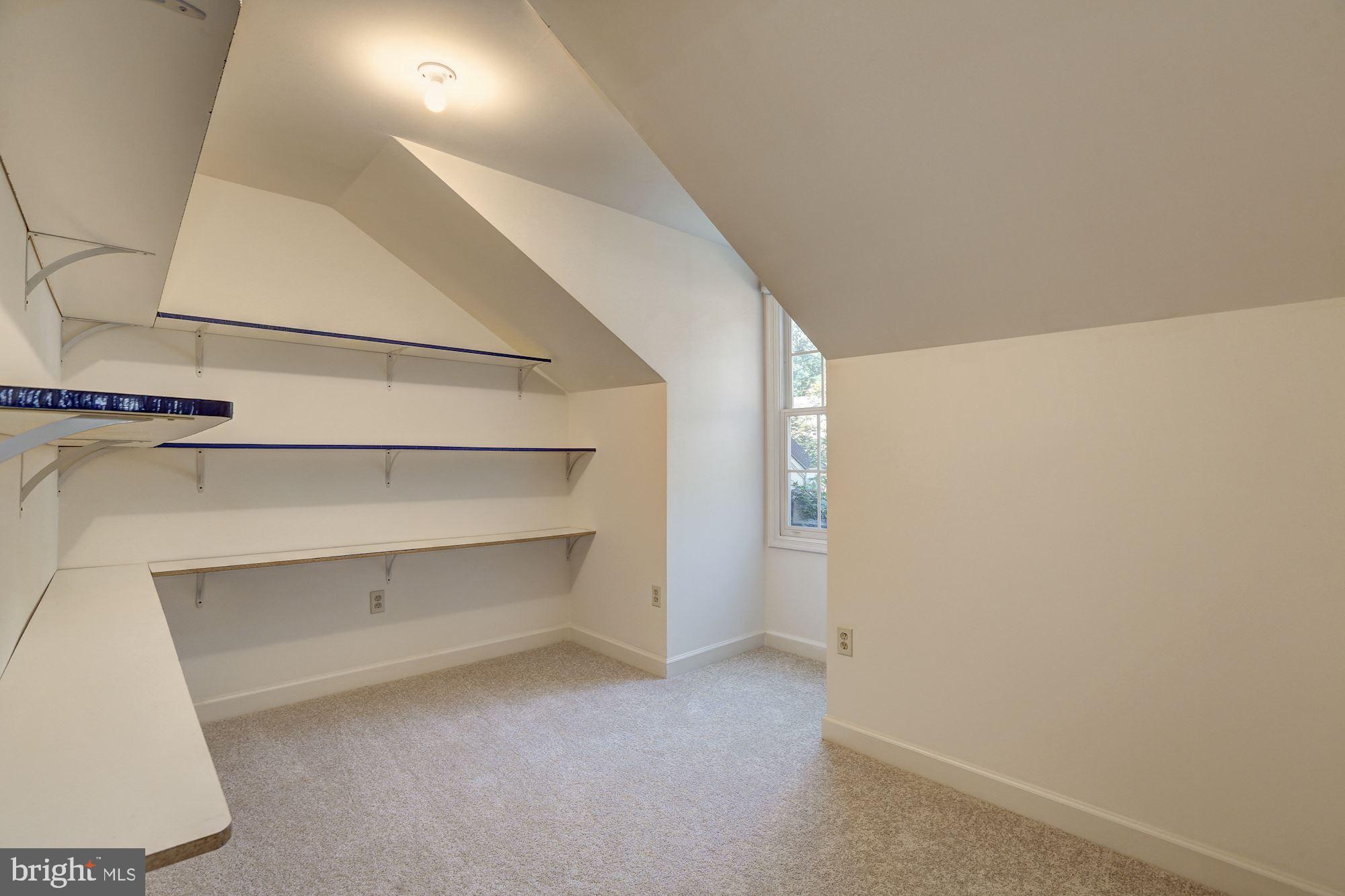 RIVER FALLS - Residential Lease