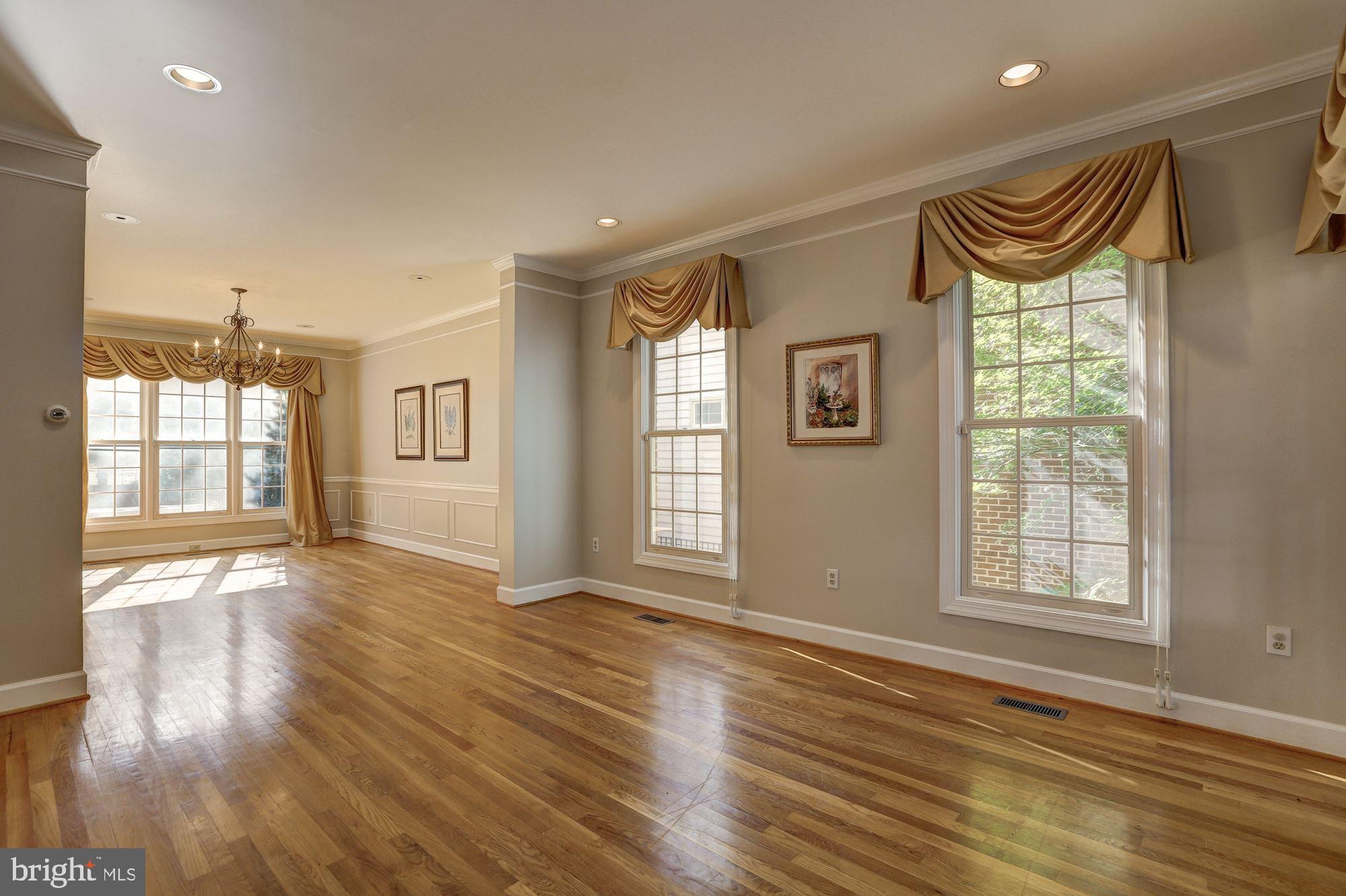 RIVER FALLS - Residential Lease