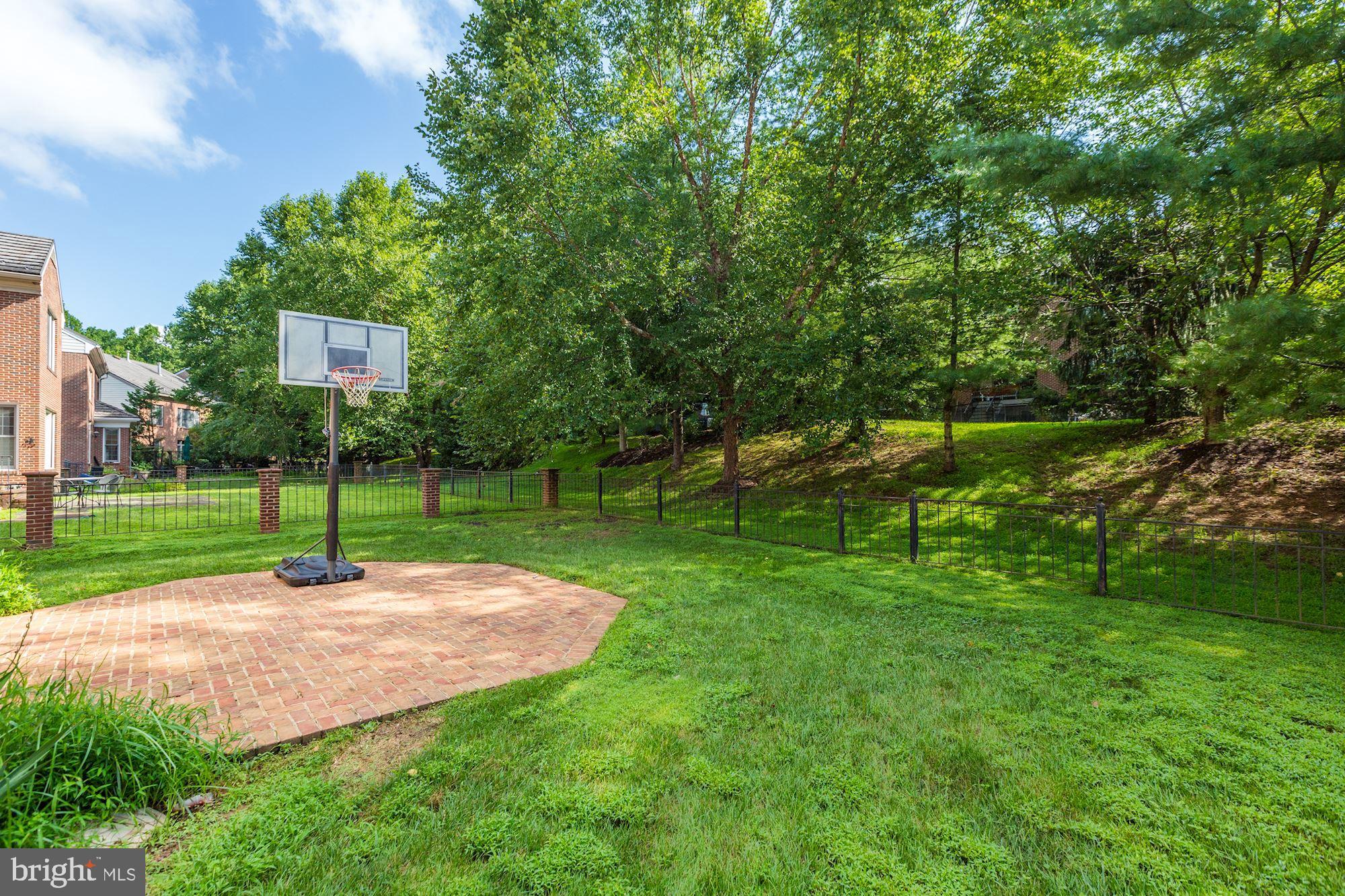 RIVER FALLS - Residential Lease