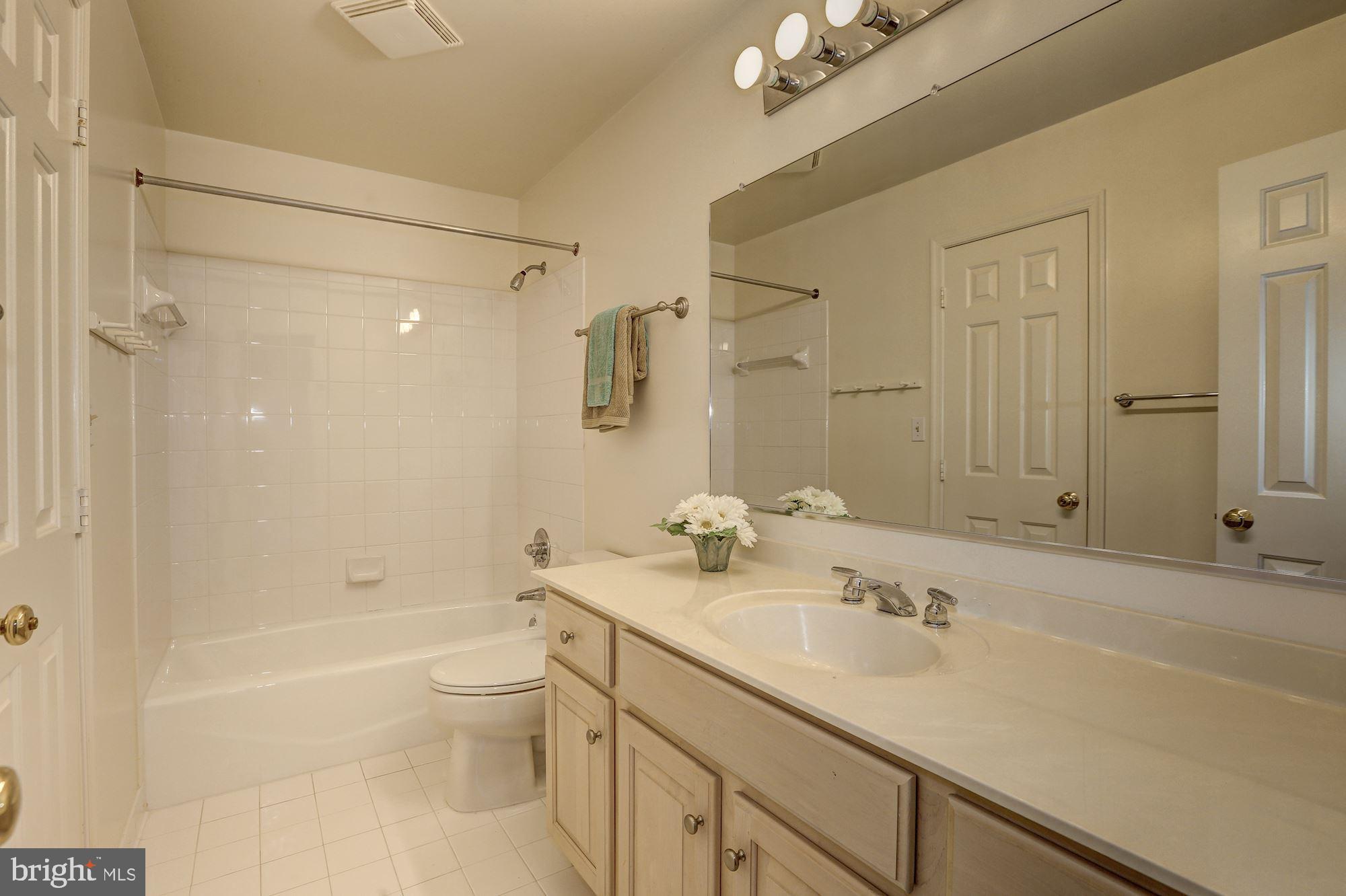 RIVER FALLS - Residential Lease