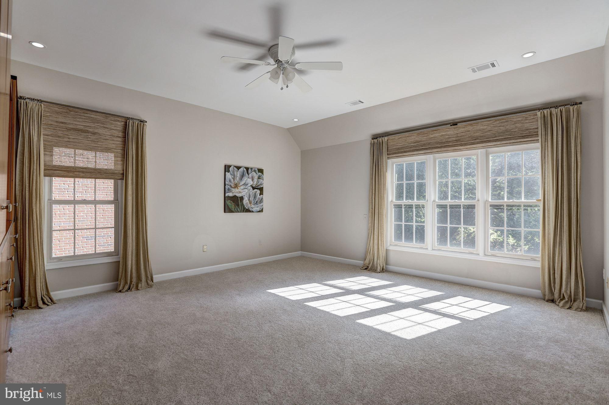 RIVER FALLS - Residential Lease