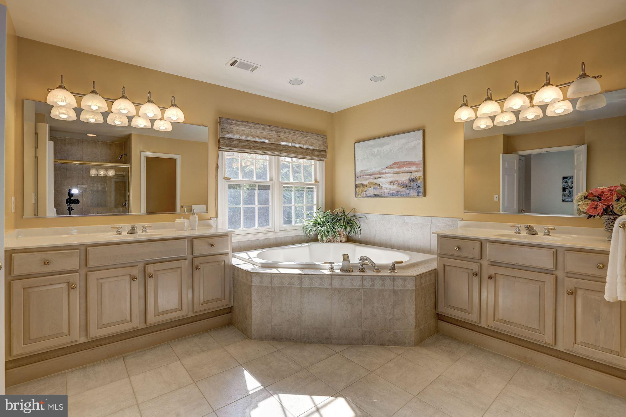 RIVER FALLS - Residential Lease