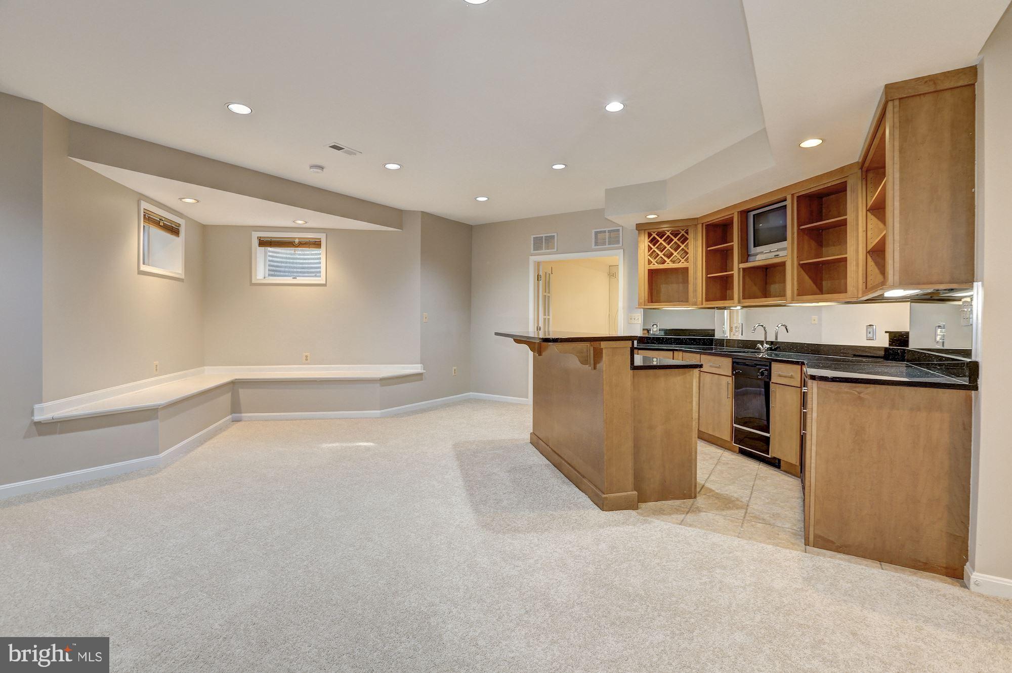 RIVER FALLS - Residential Lease