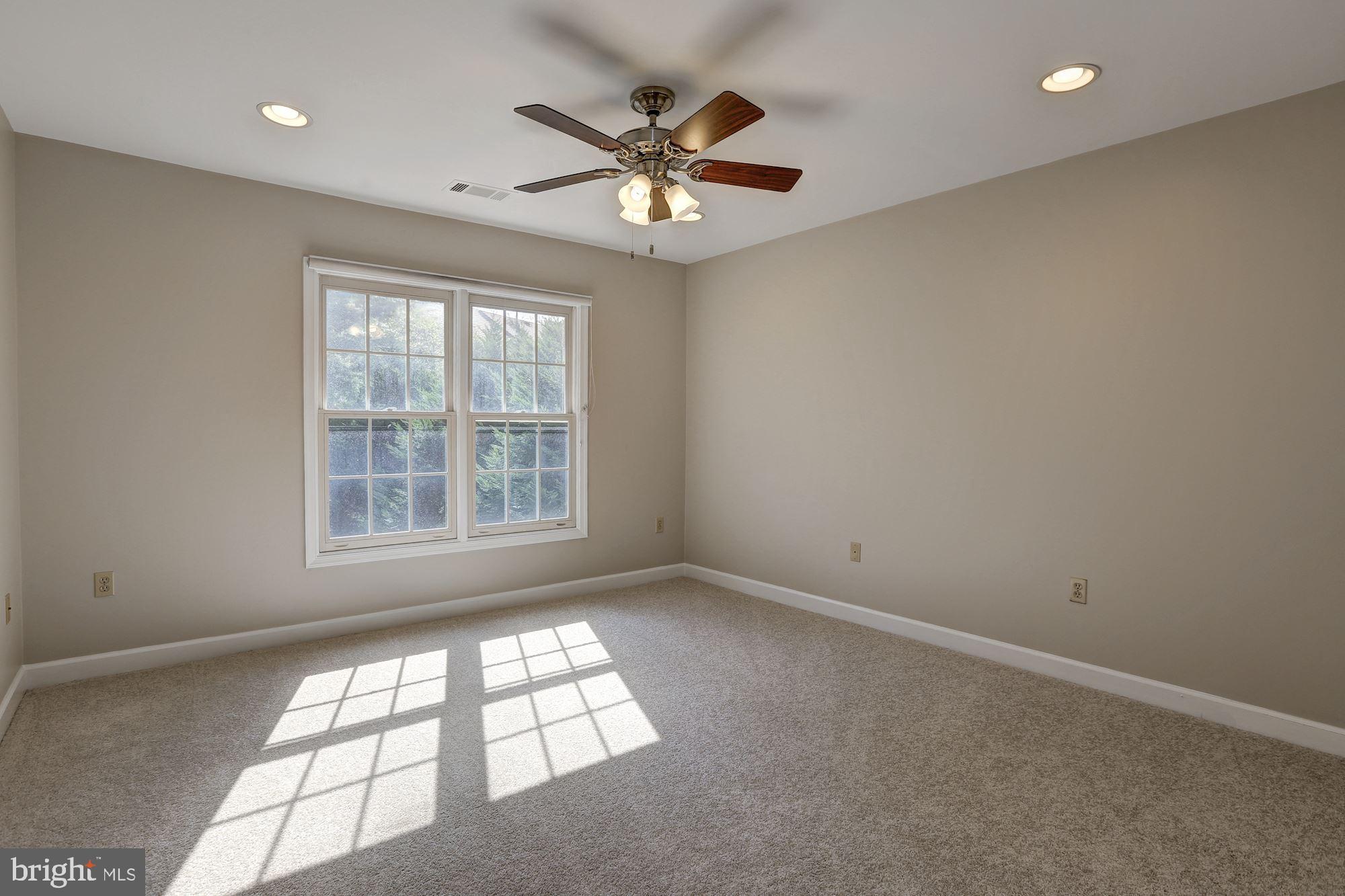 RIVER FALLS - Residential Lease