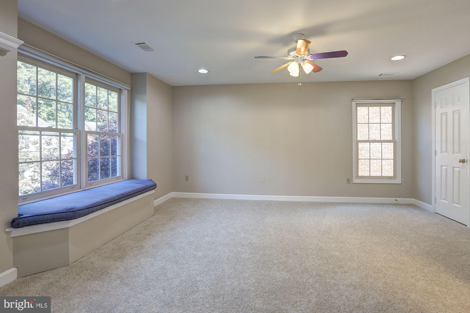 RIVER FALLS - Residential Lease