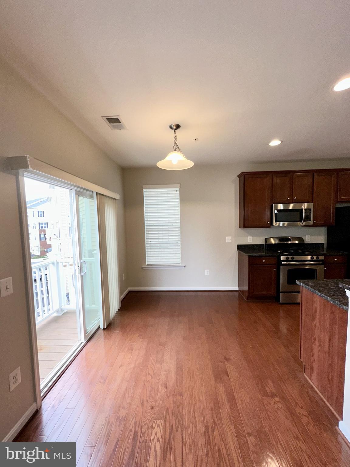 RESIDENCES AT DULLES PRK - Residential