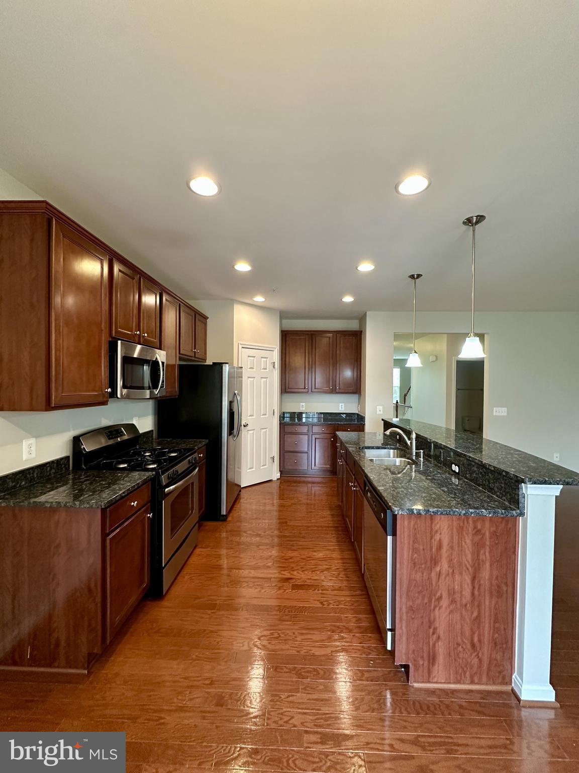 RESIDENCES AT DULLES PRK - Residential