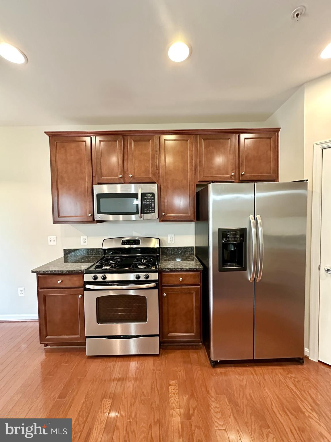 RESIDENCES AT DULLES PRK - Residential