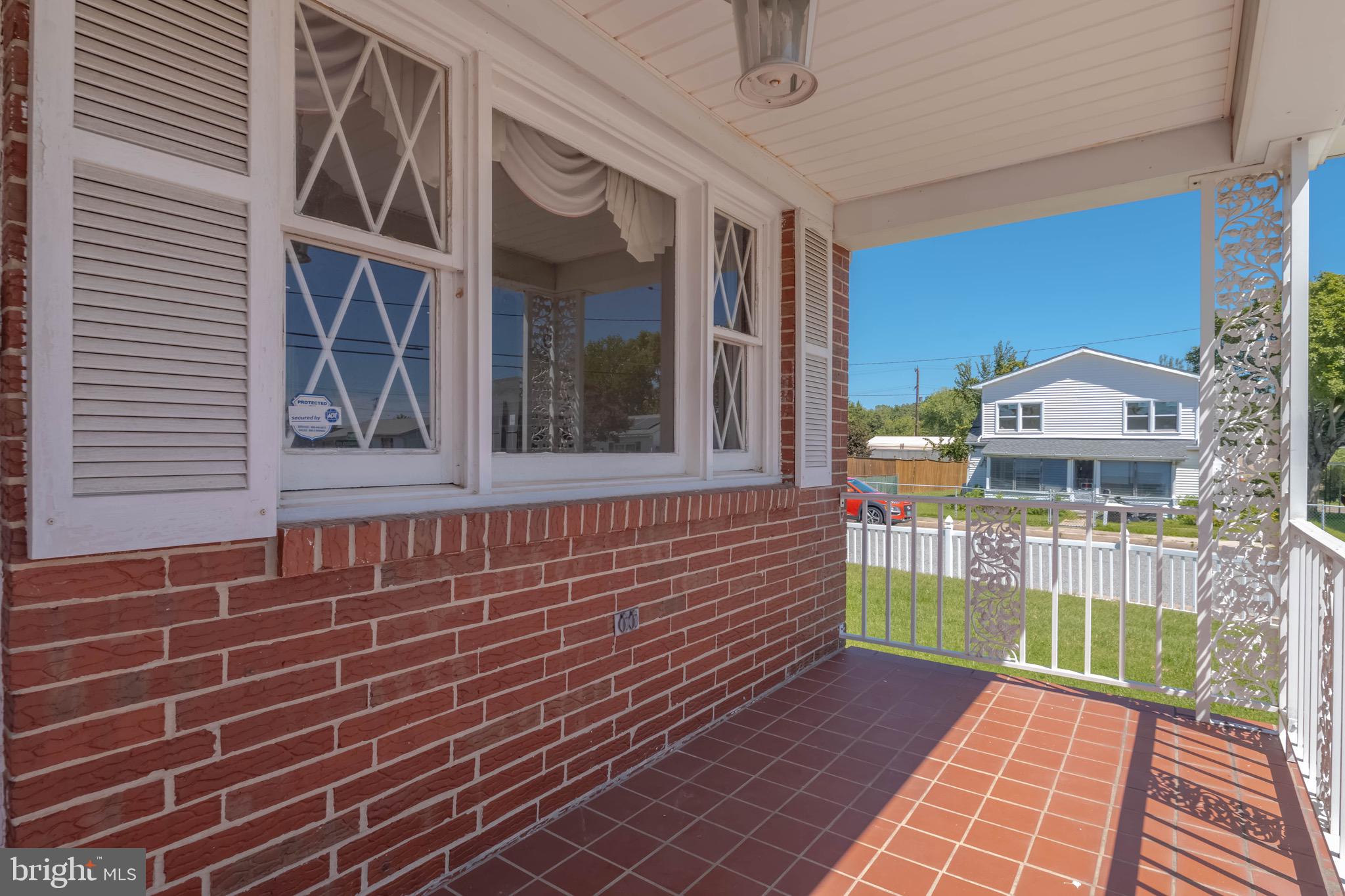 12 ROBINSON AVENUE