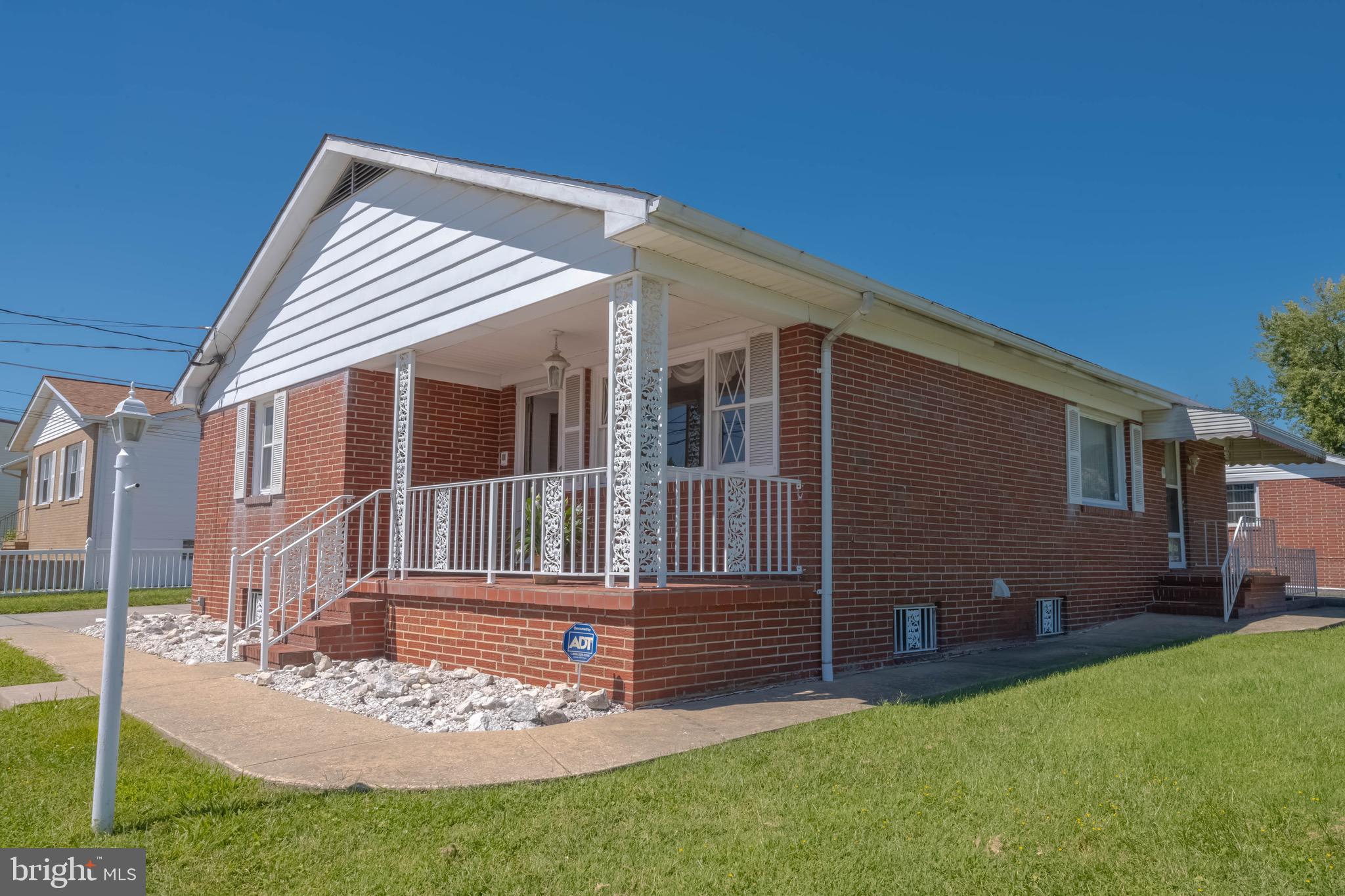 12 ROBINSON AVENUE