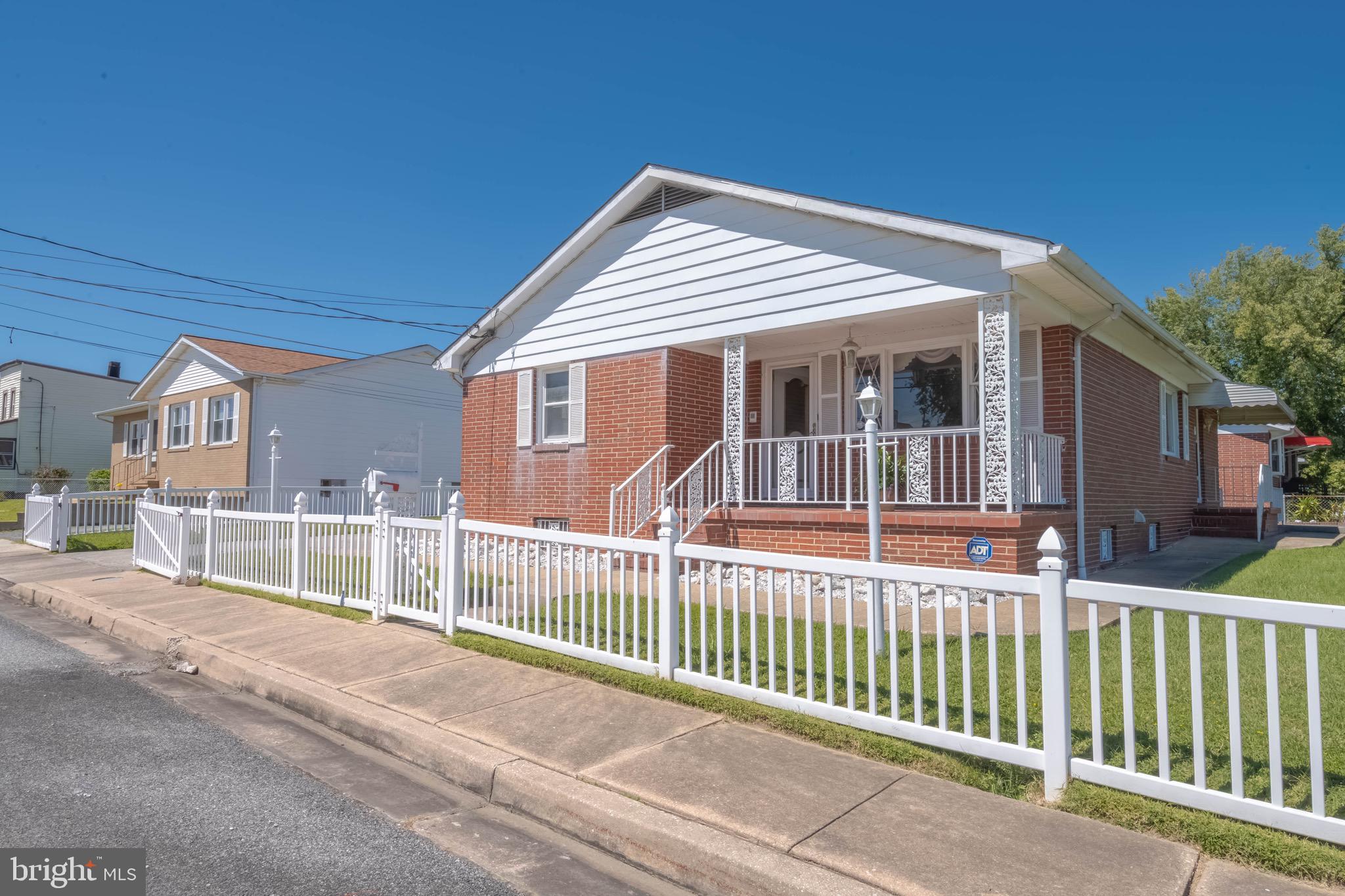 12 ROBINSON AVENUE