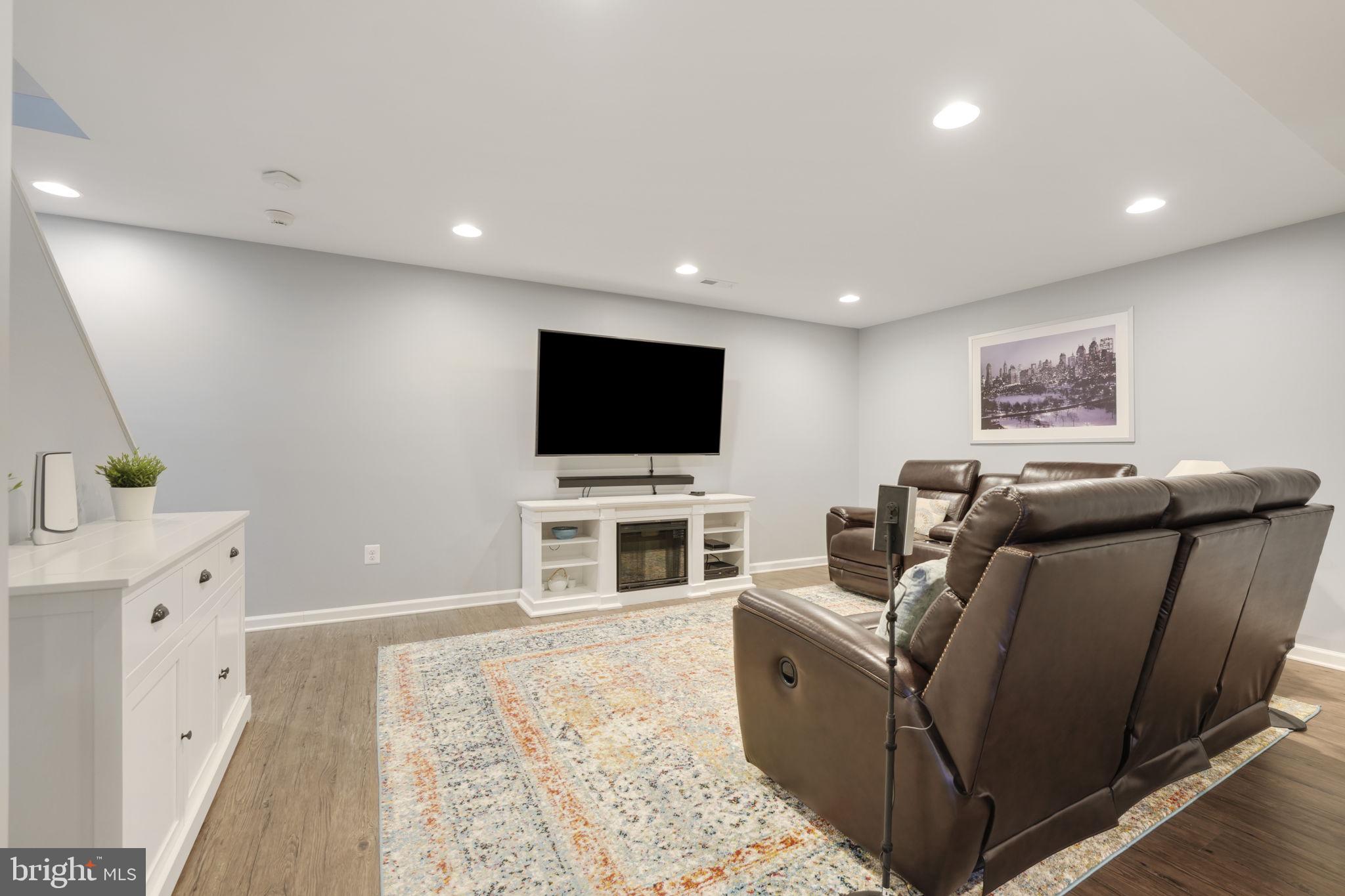 CROSSPOINTE - Residential