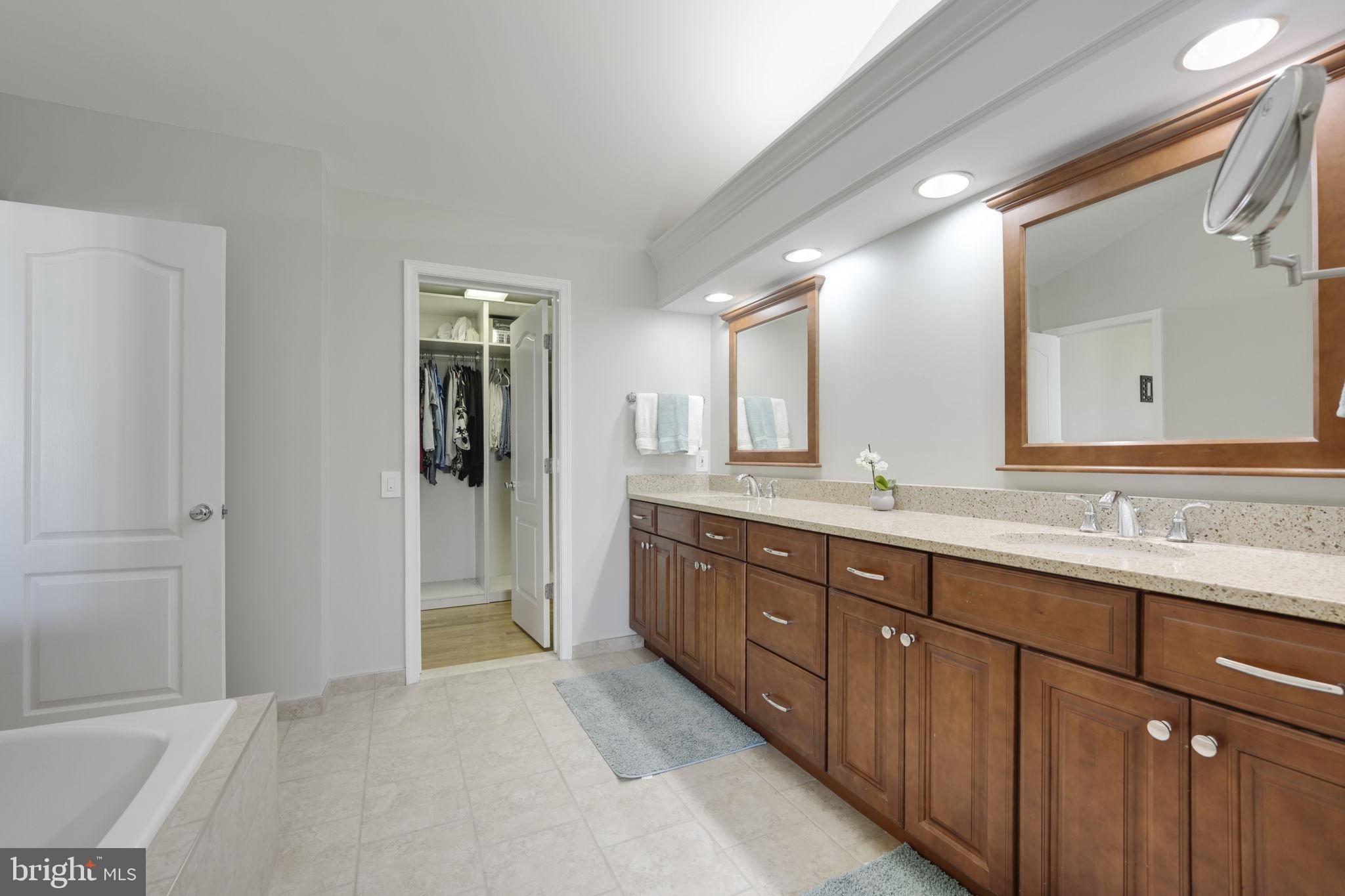 CROSSPOINTE - Residential