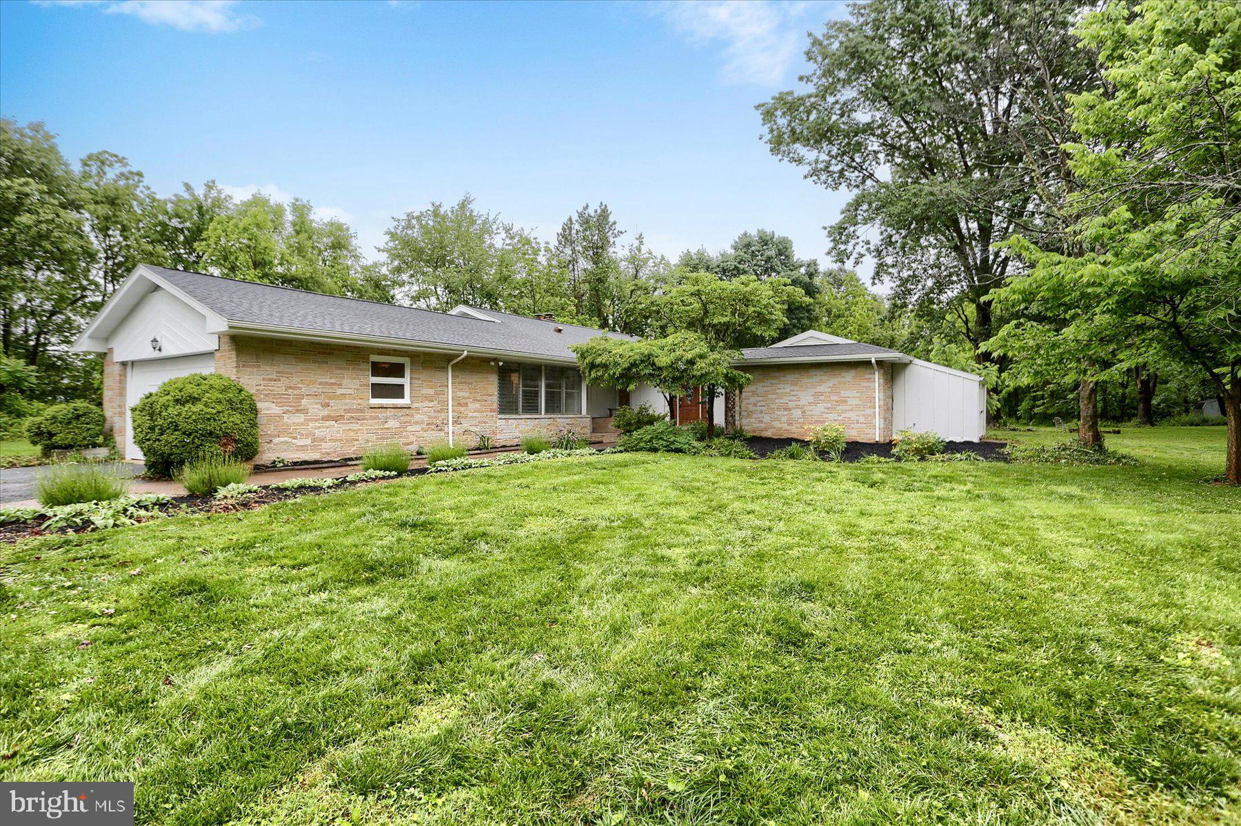 725 EDGEWOOD LANE