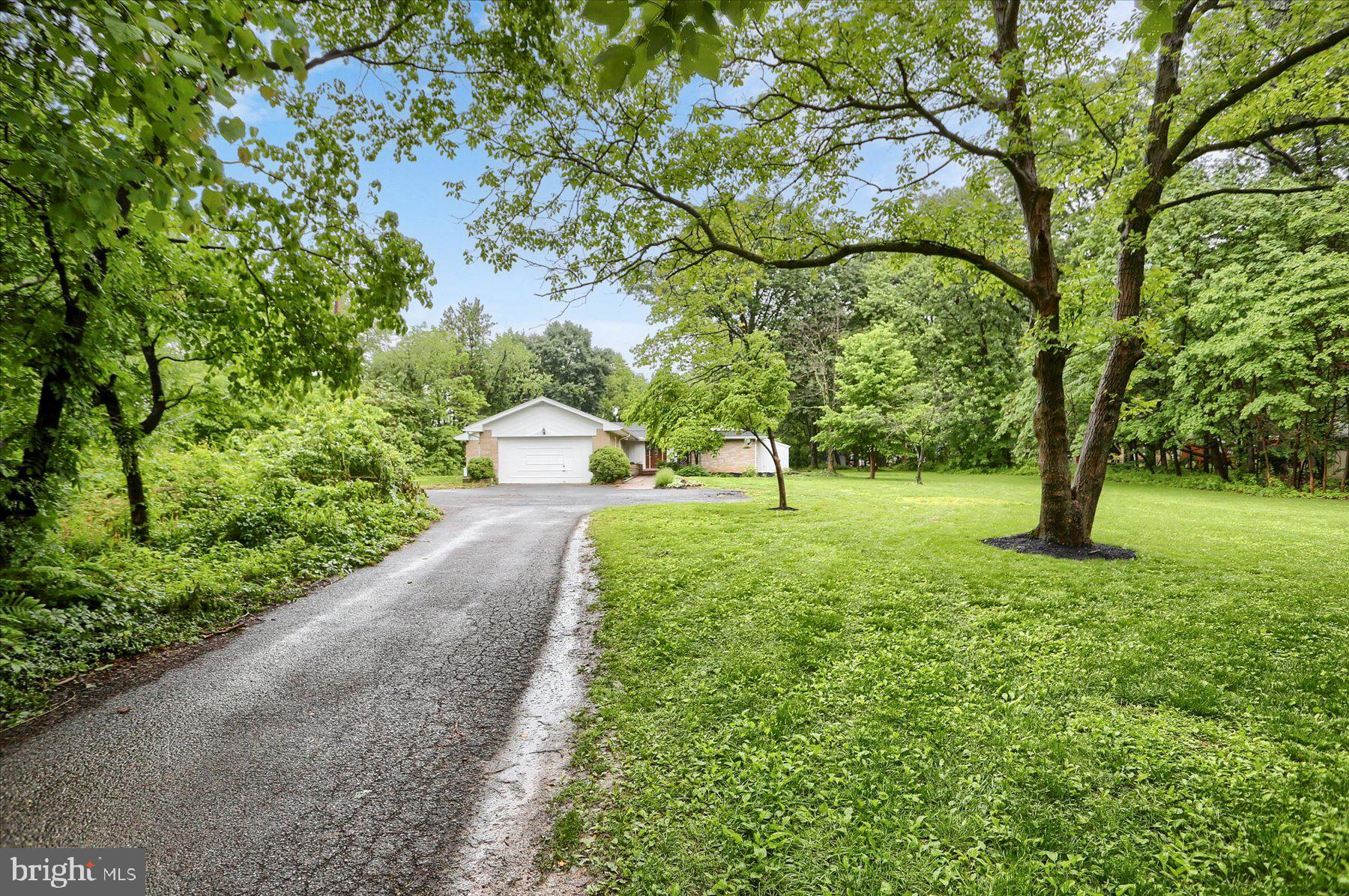 725 EDGEWOOD LANE