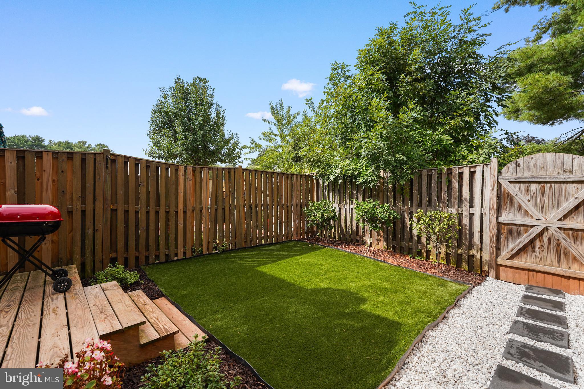 SUGARLAND SQUARE - Residential