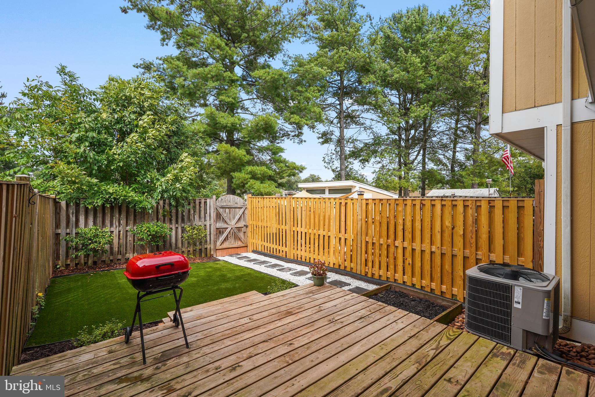 SUGARLAND SQUARE - Residential