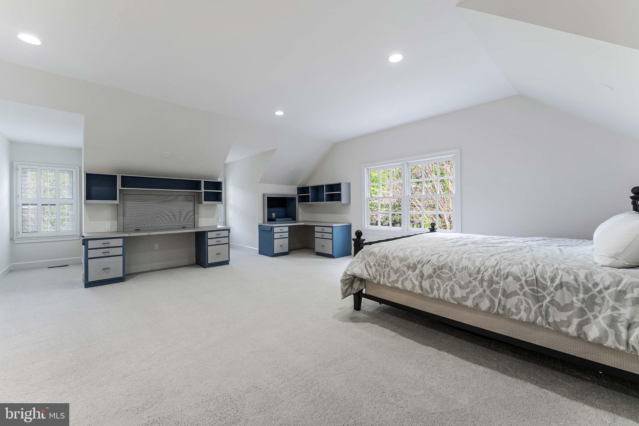 THE COURTS - Residential