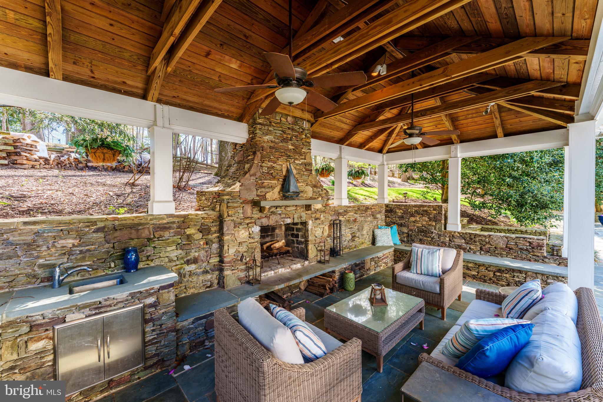 THE COURTS - Residential