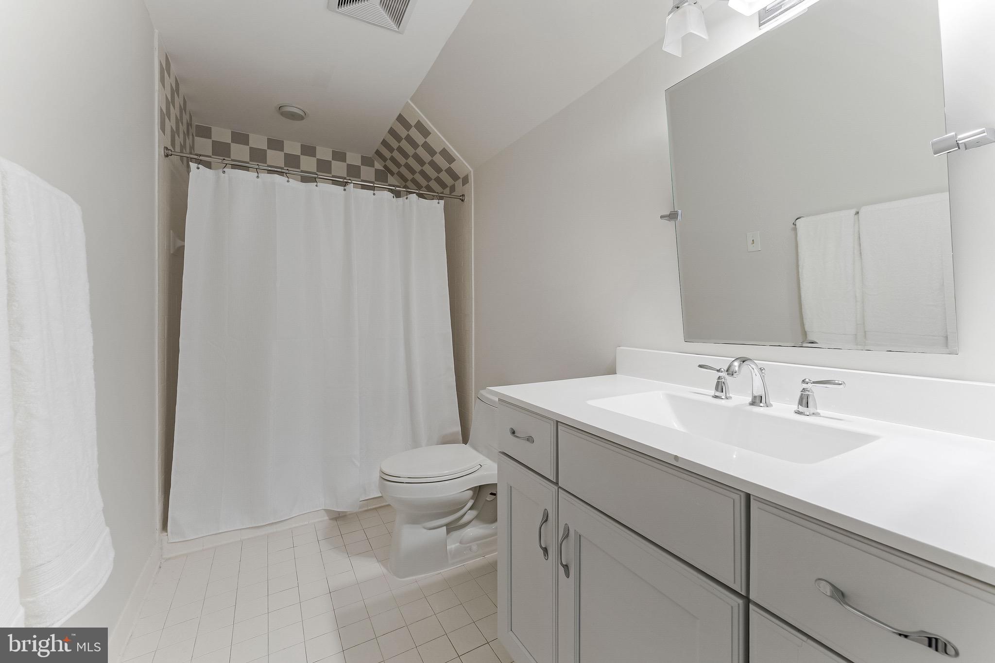 THE COURTS - Residential