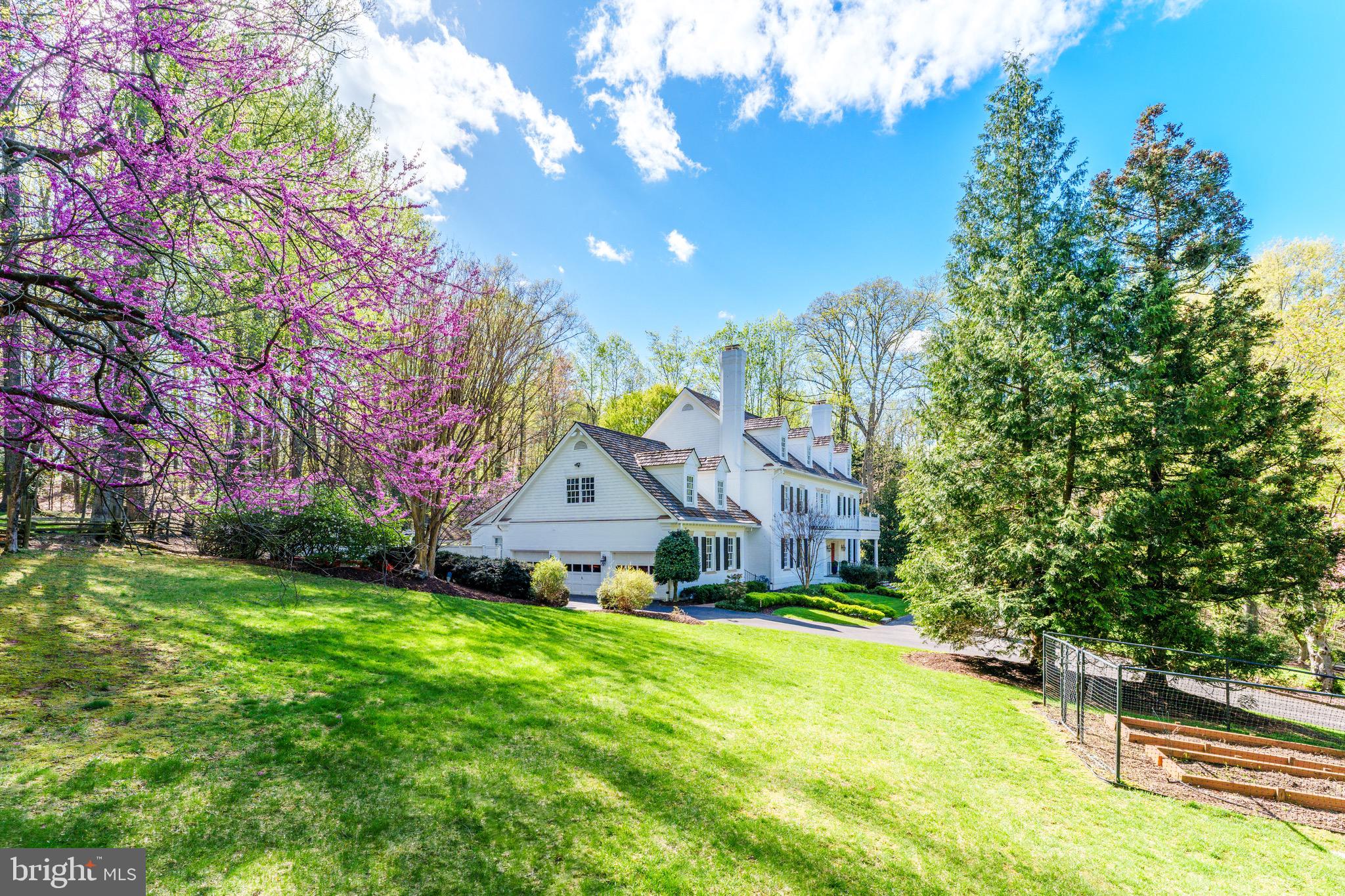 THE COURTS - Residential