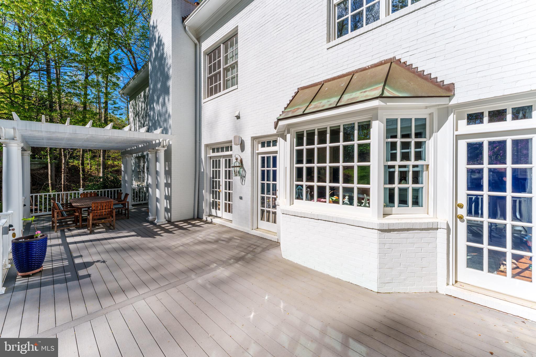 THE COURTS - Residential