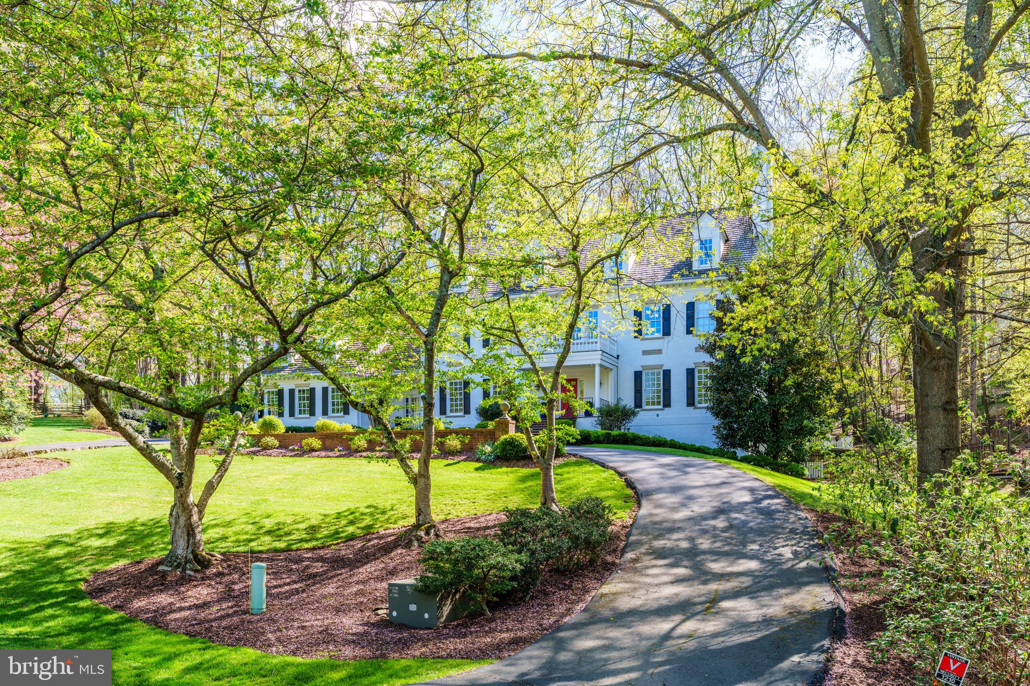 THE COURTS - Residential