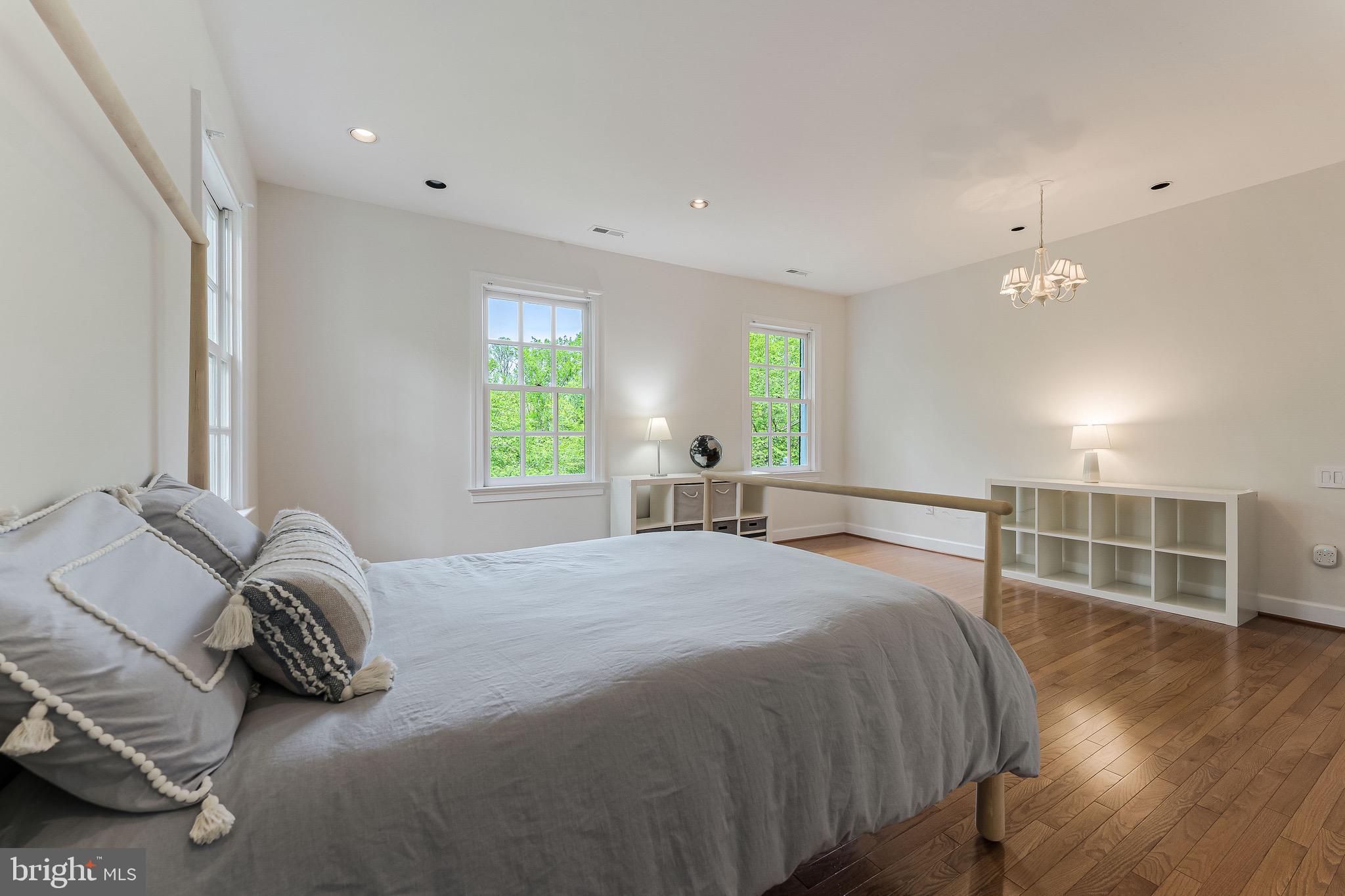 THE COURTS - Residential