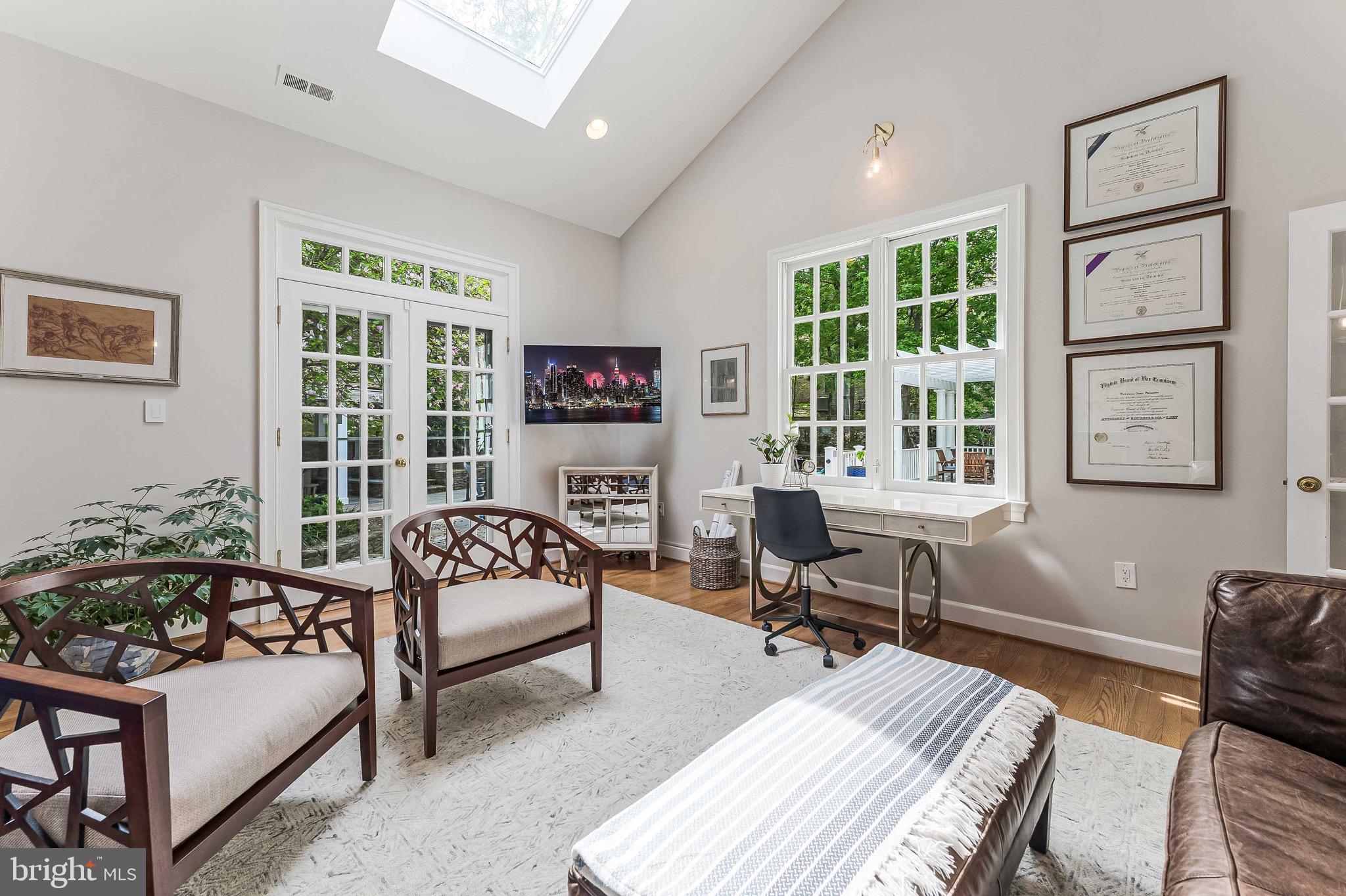 THE COURTS - Residential