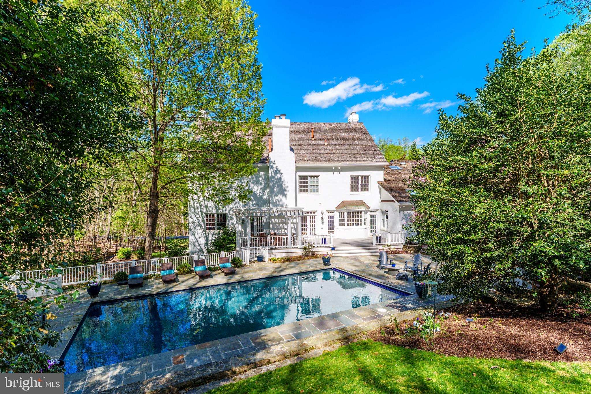 THE COURTS - Residential