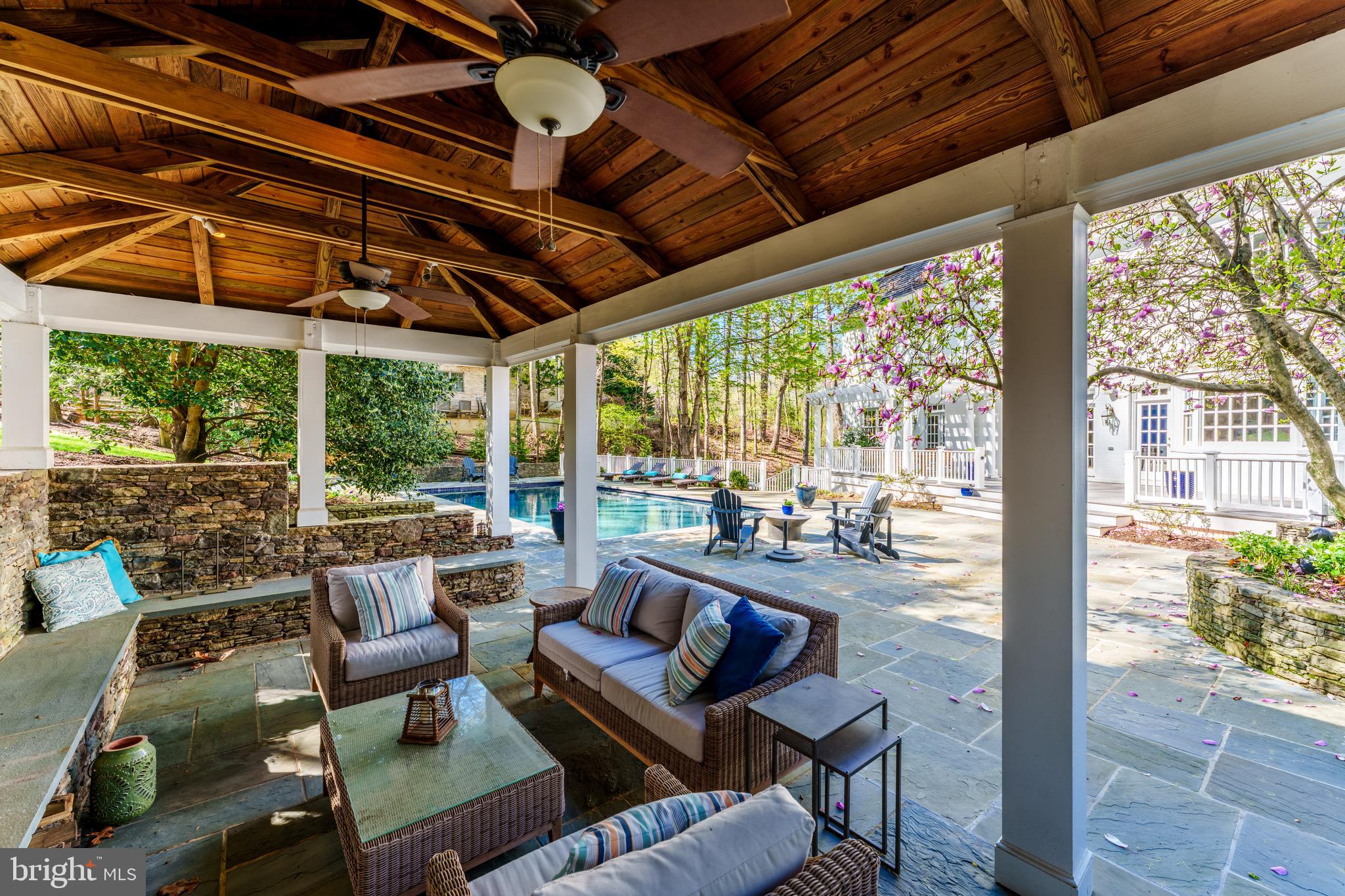 THE COURTS - Residential