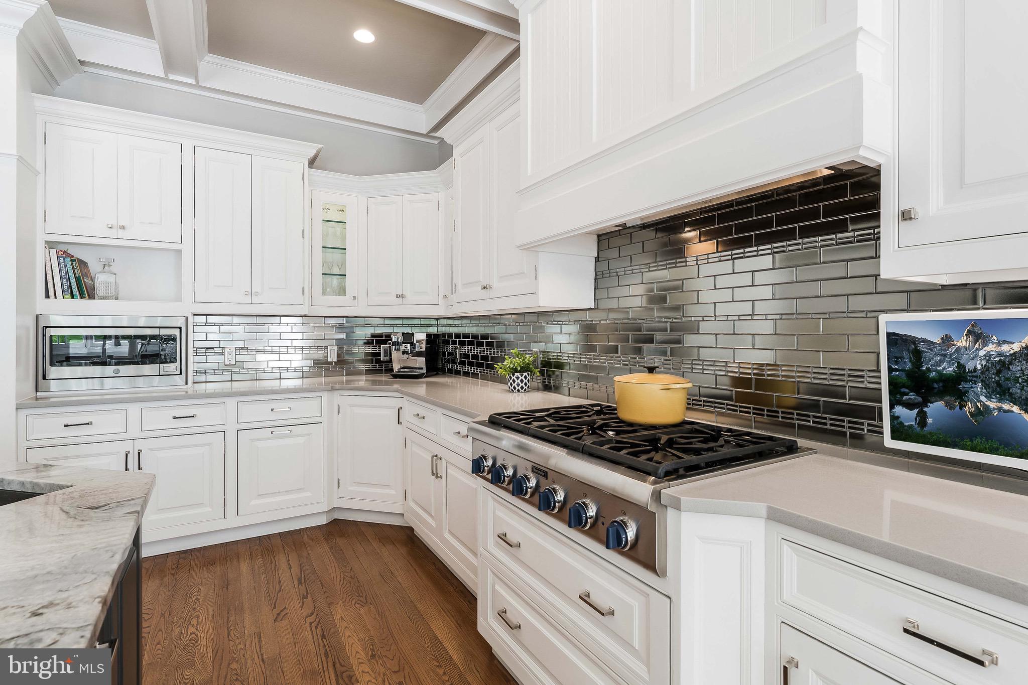 THE COURTS - Residential