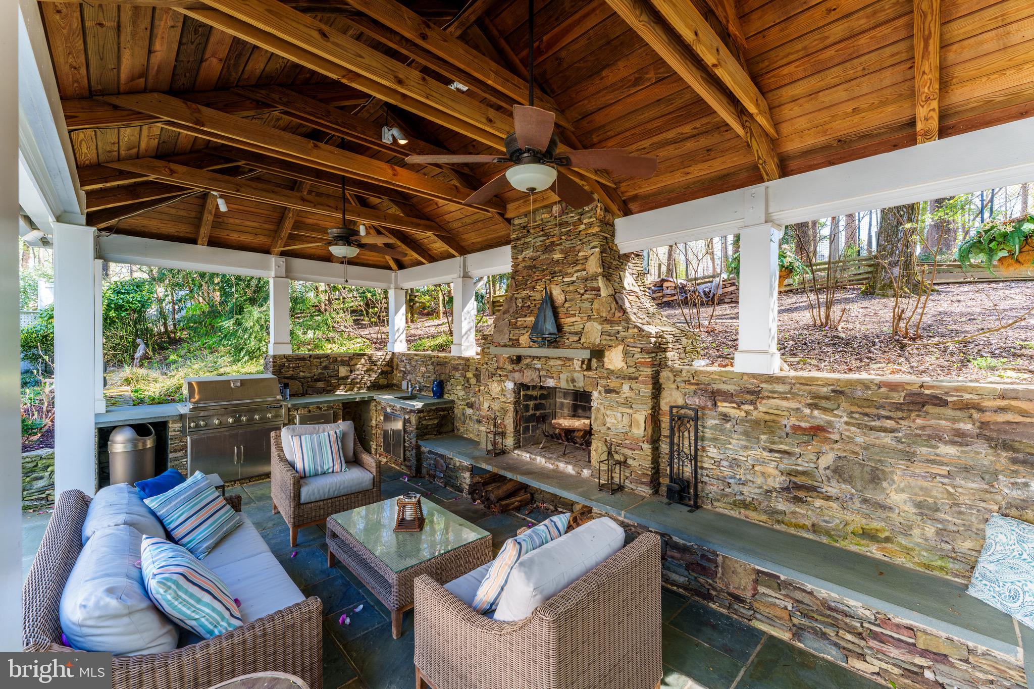 THE COURTS - Residential