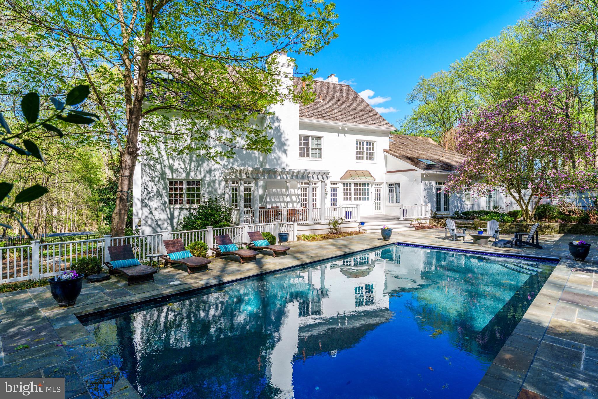 THE COURTS - Residential