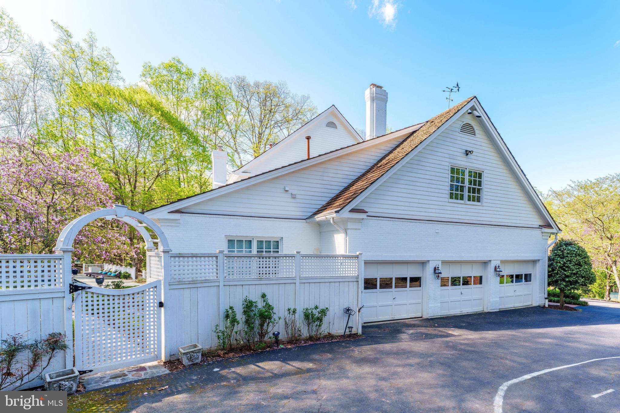 THE COURTS - Residential