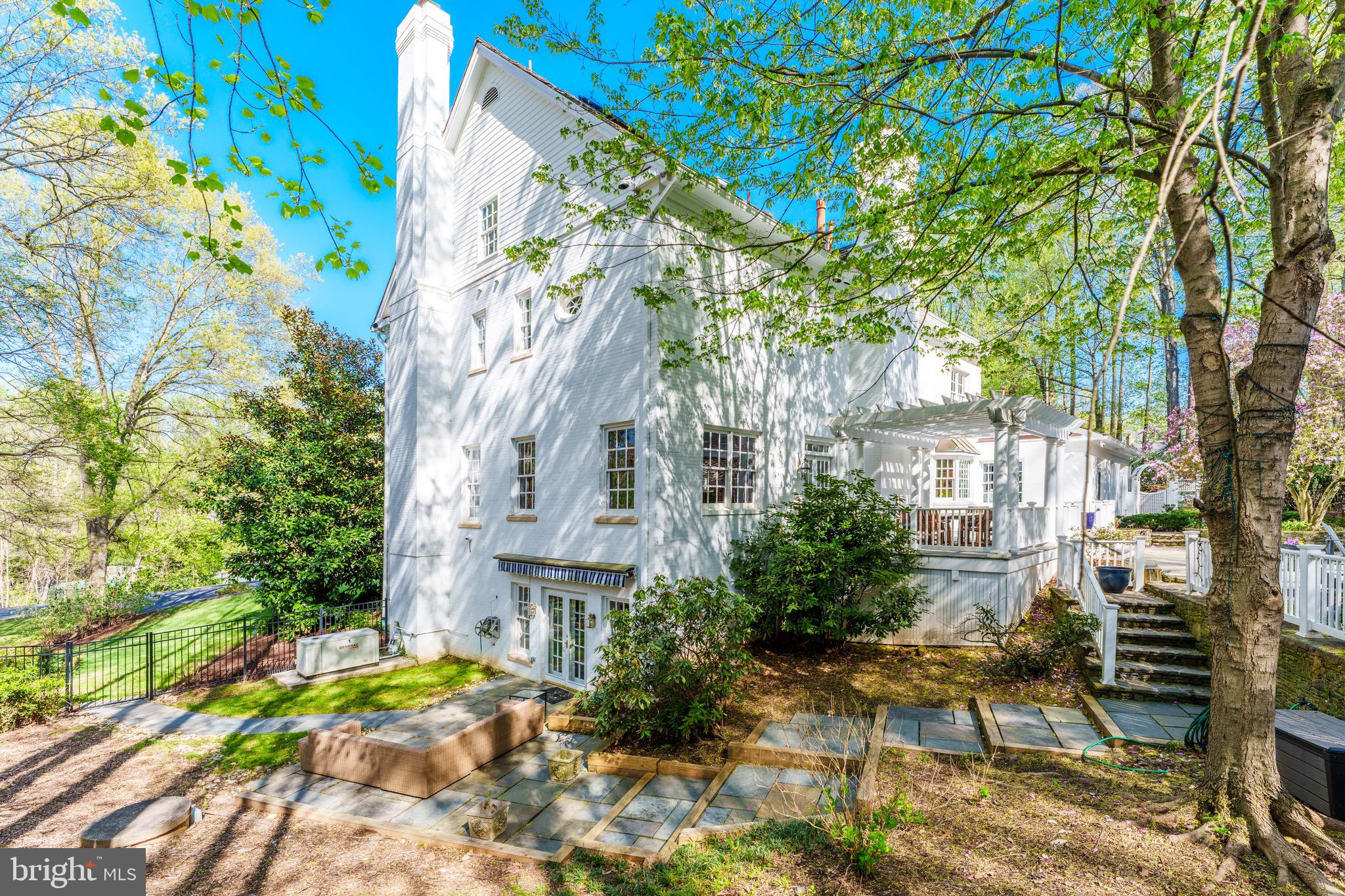 THE COURTS - Residential