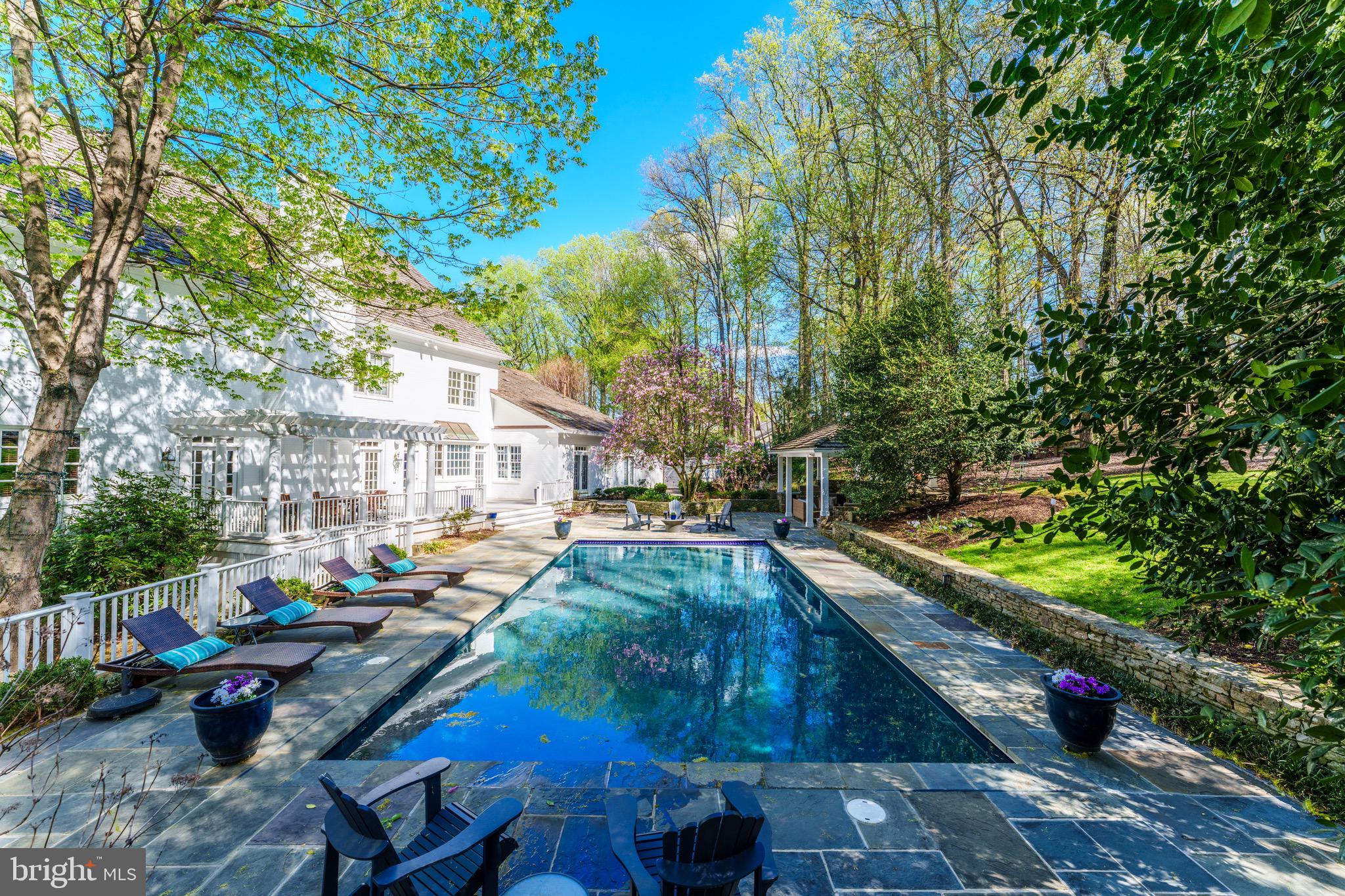 THE COURTS - Residential