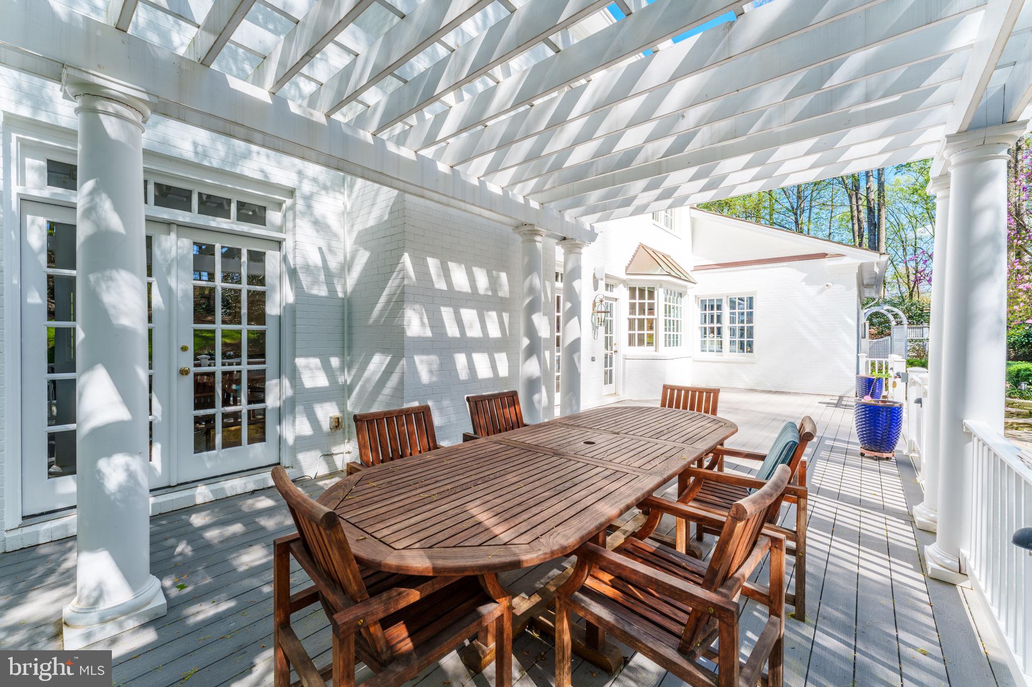 THE COURTS - Residential