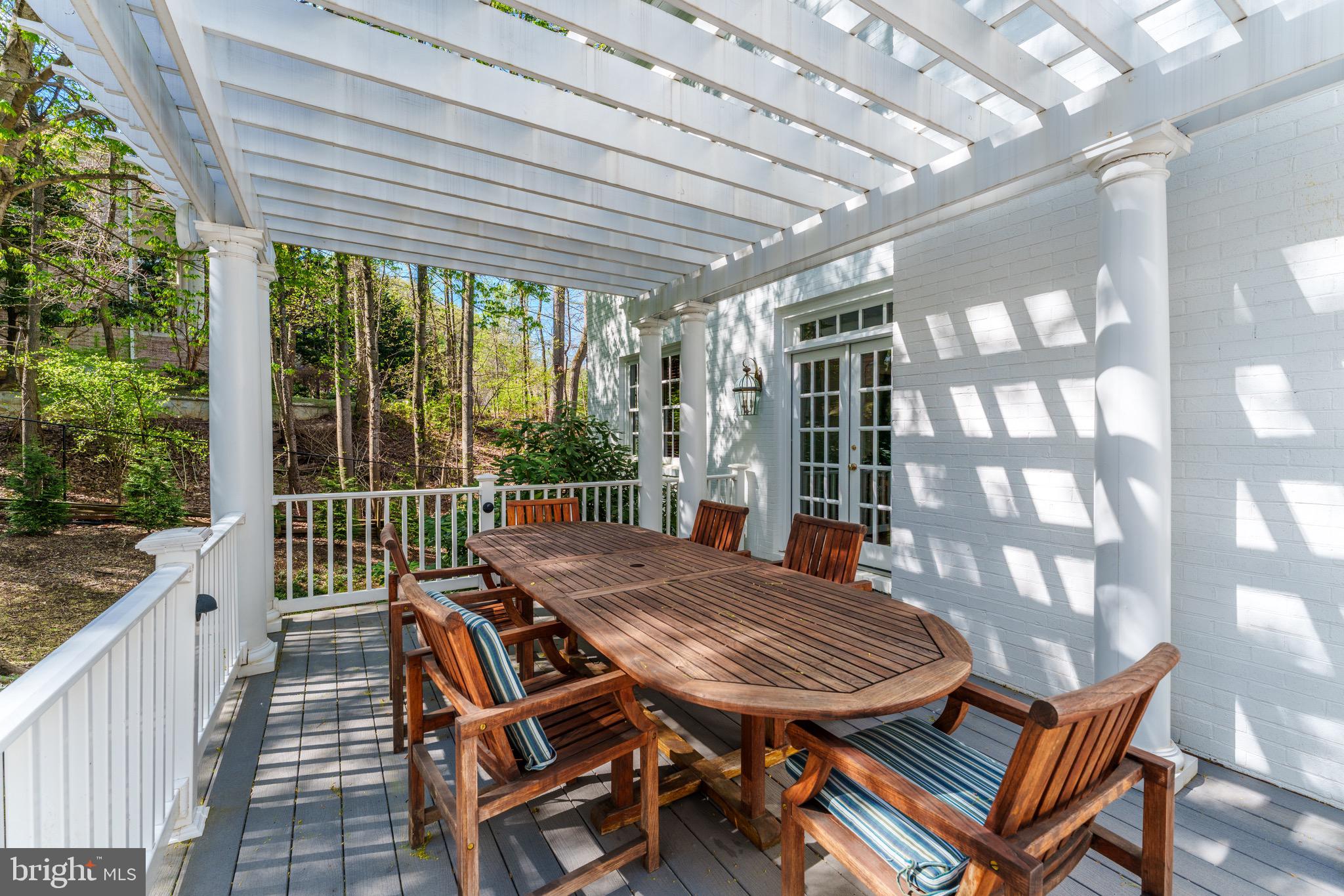 THE COURTS - Residential