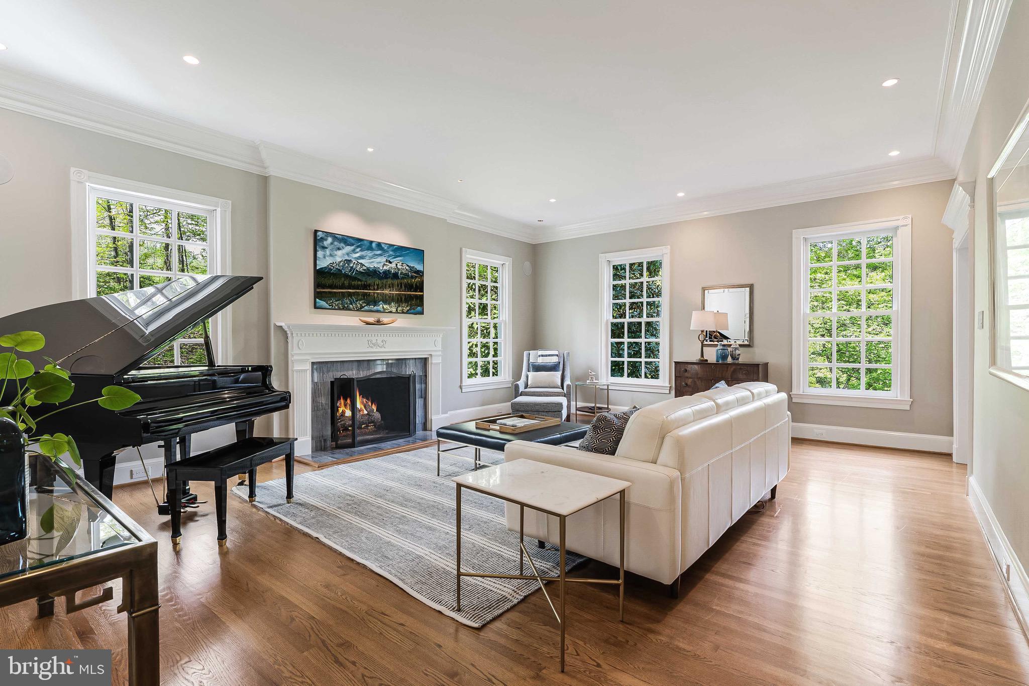 THE COURTS - Residential