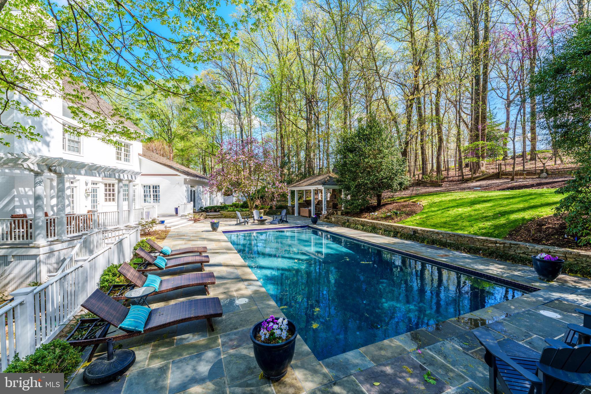 THE COURTS - Residential