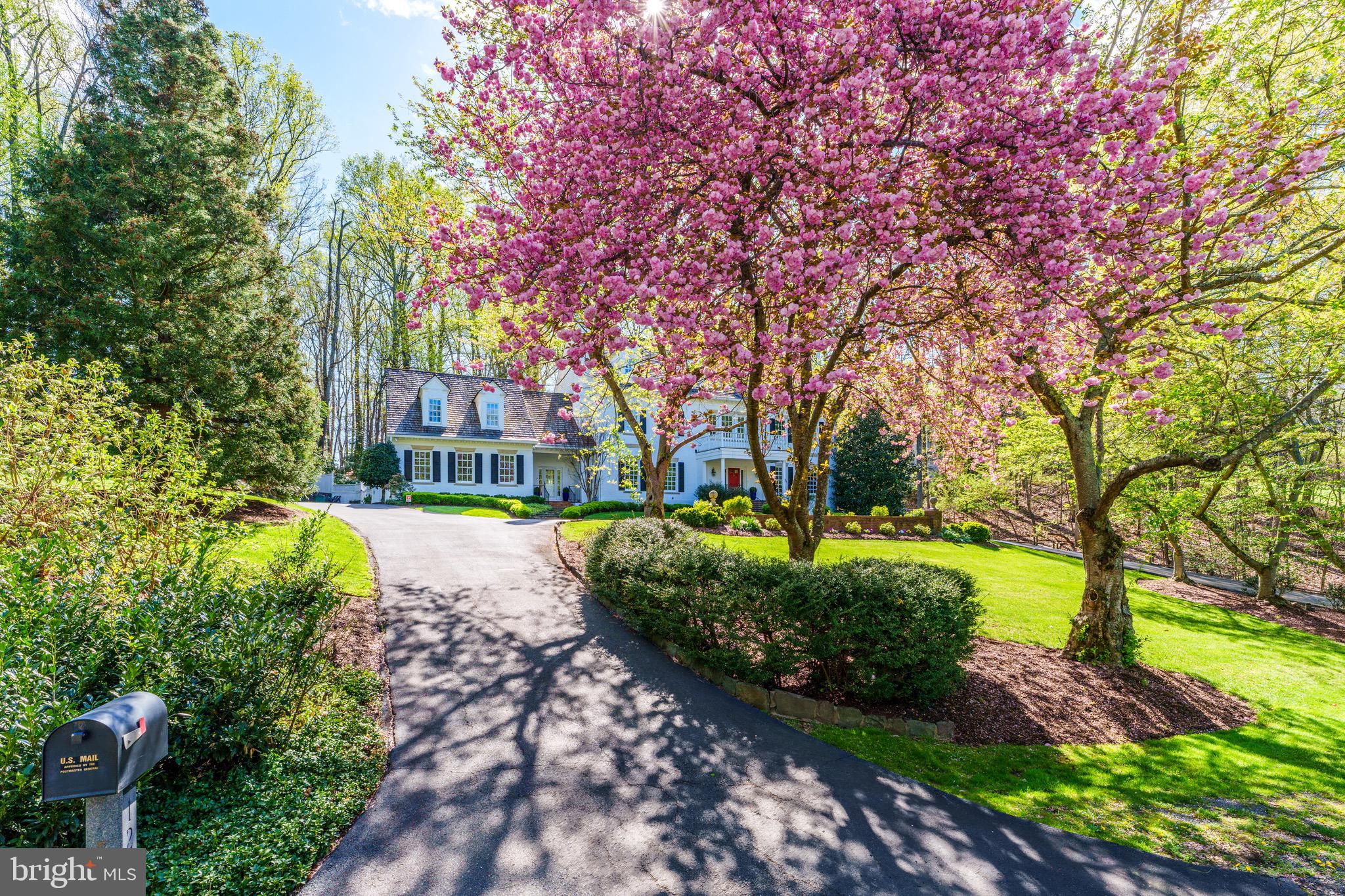 THE COURTS - Residential