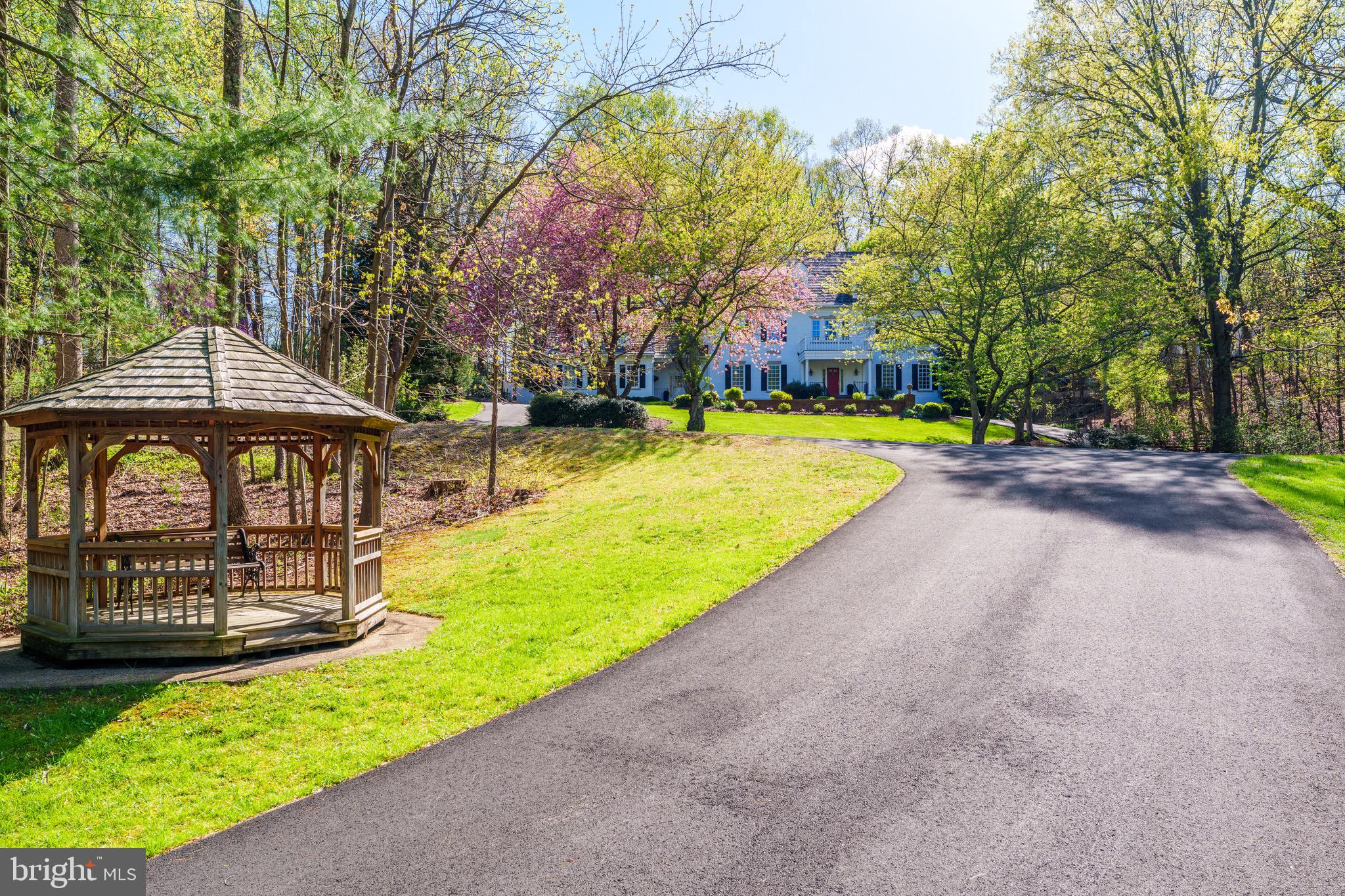 THE COURTS - Residential