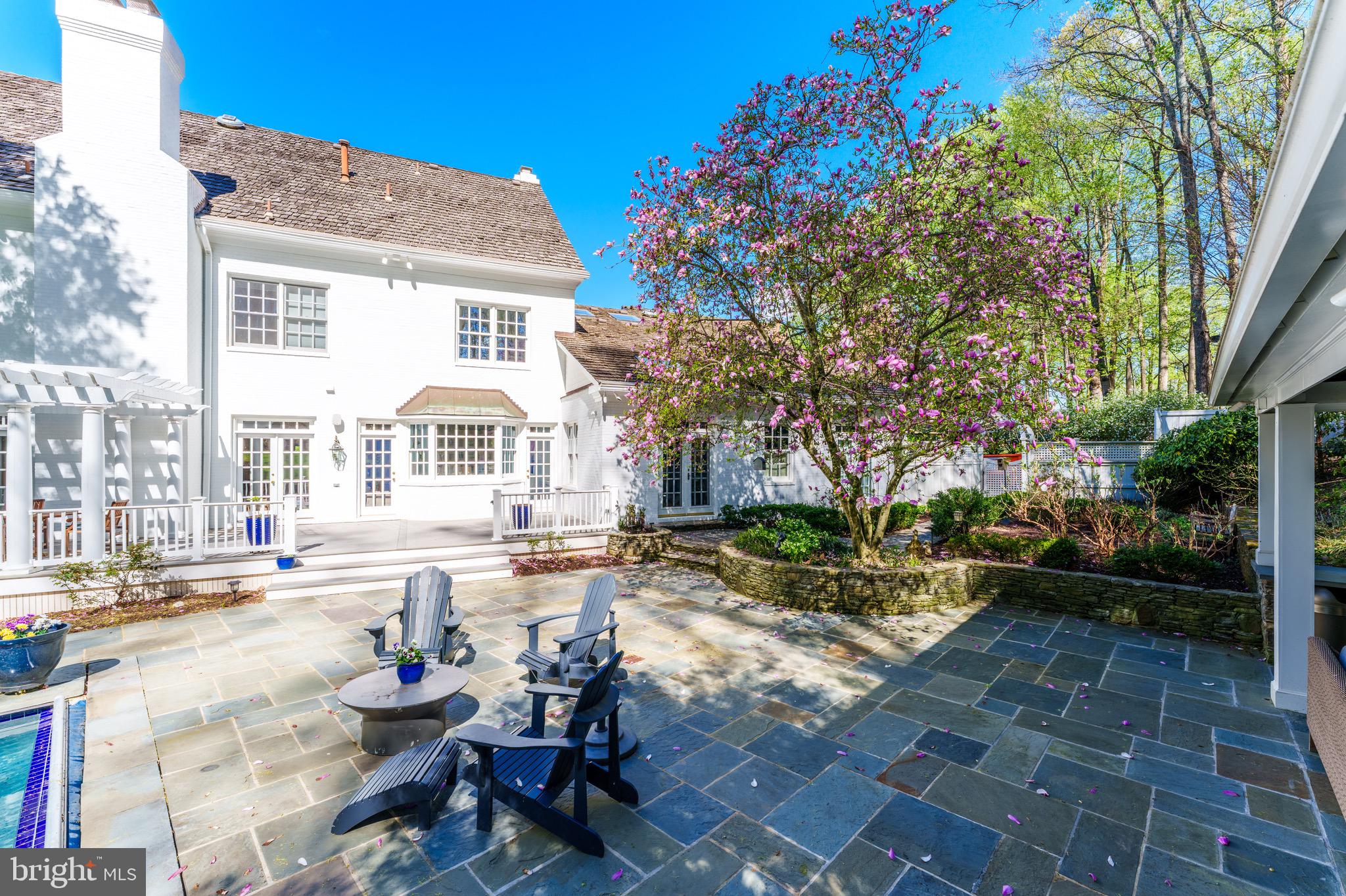 THE COURTS - Residential