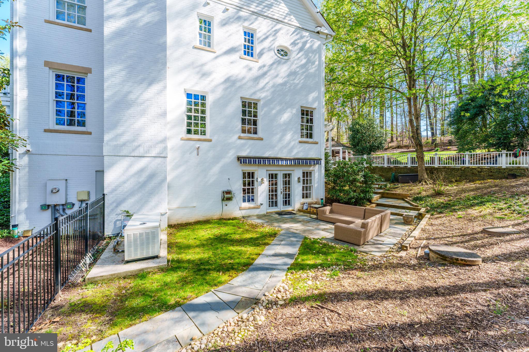 THE COURTS - Residential