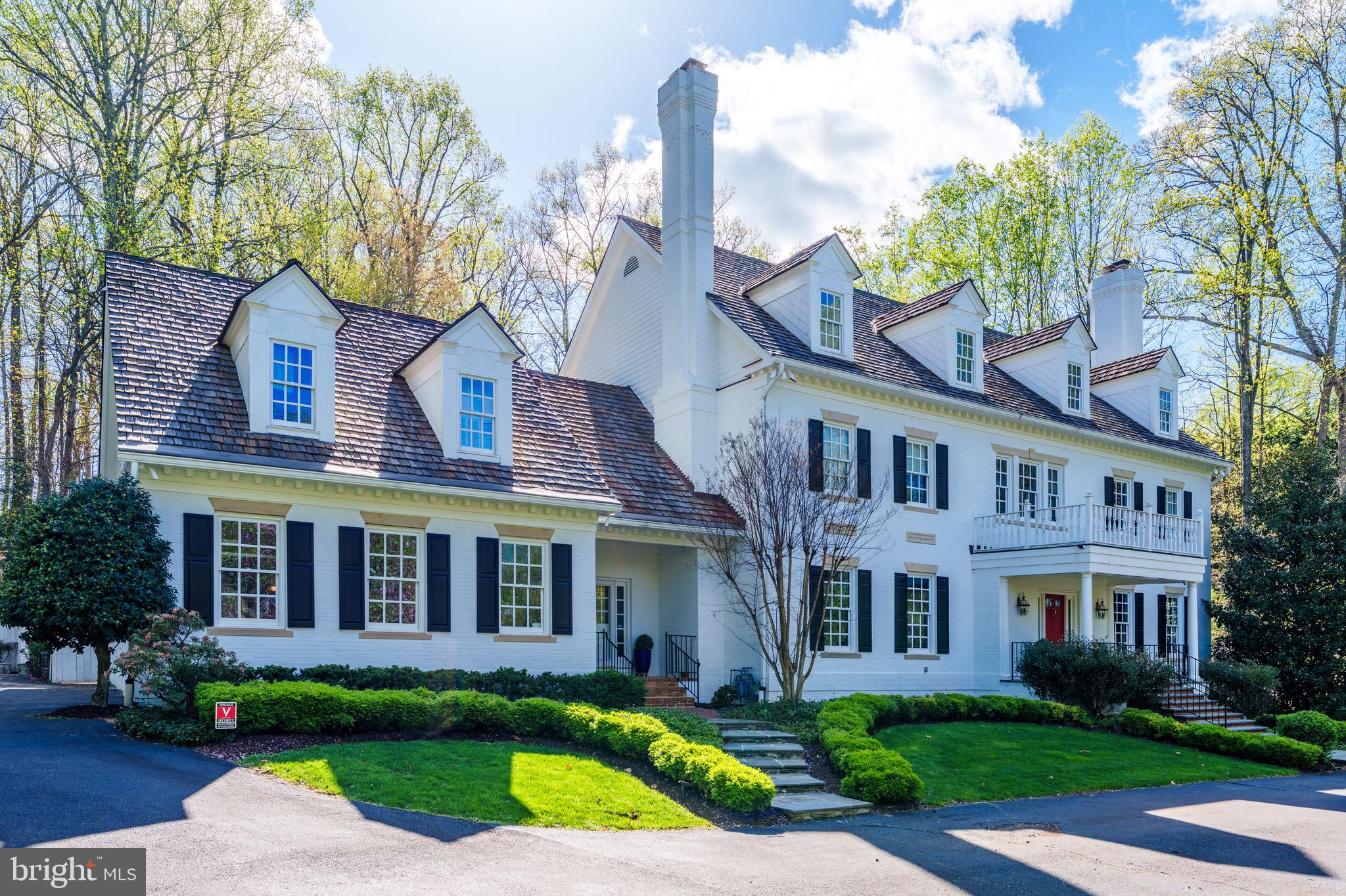 THE COURTS - Residential