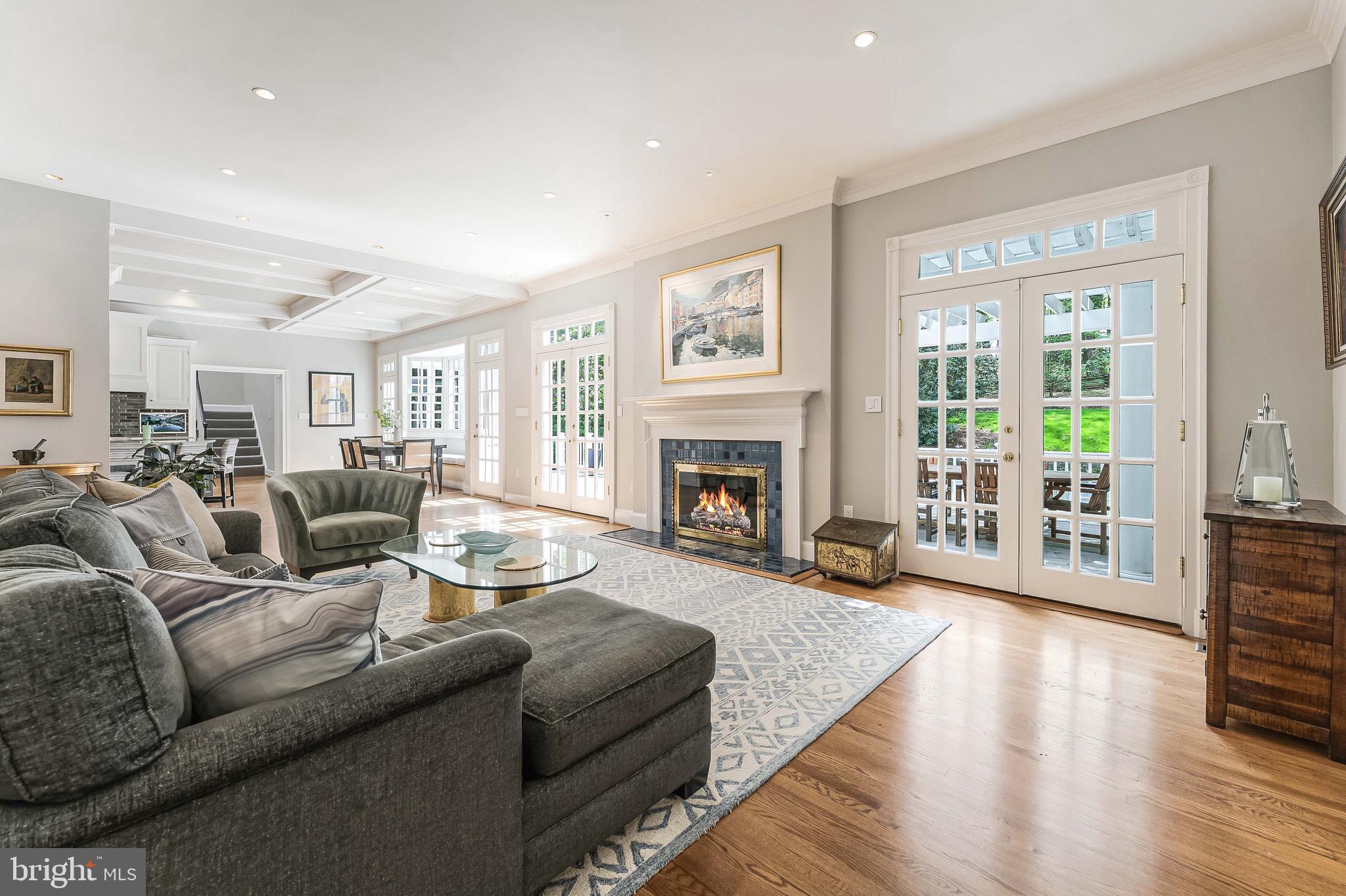 THE COURTS - Residential