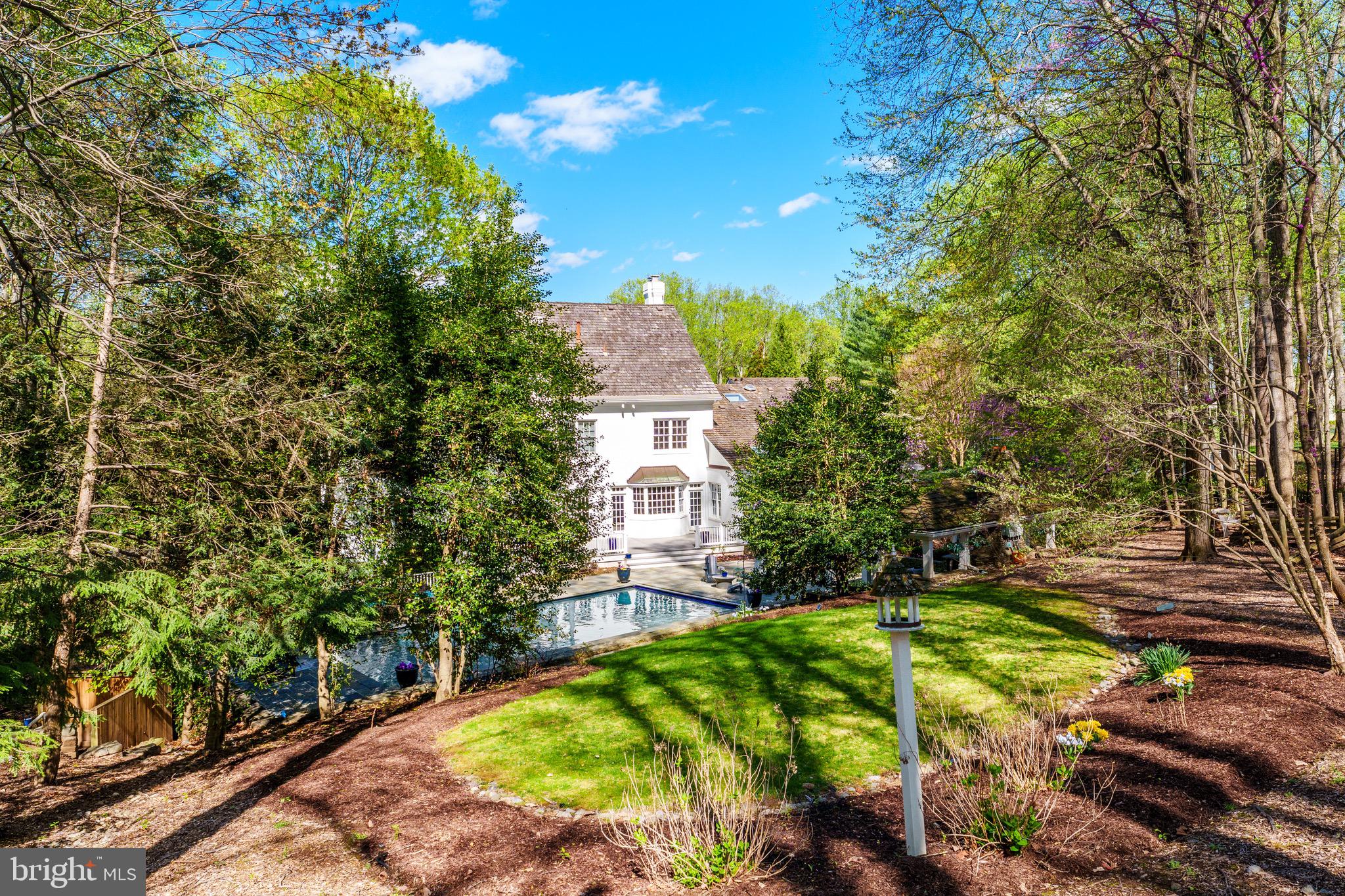 THE COURTS - Residential